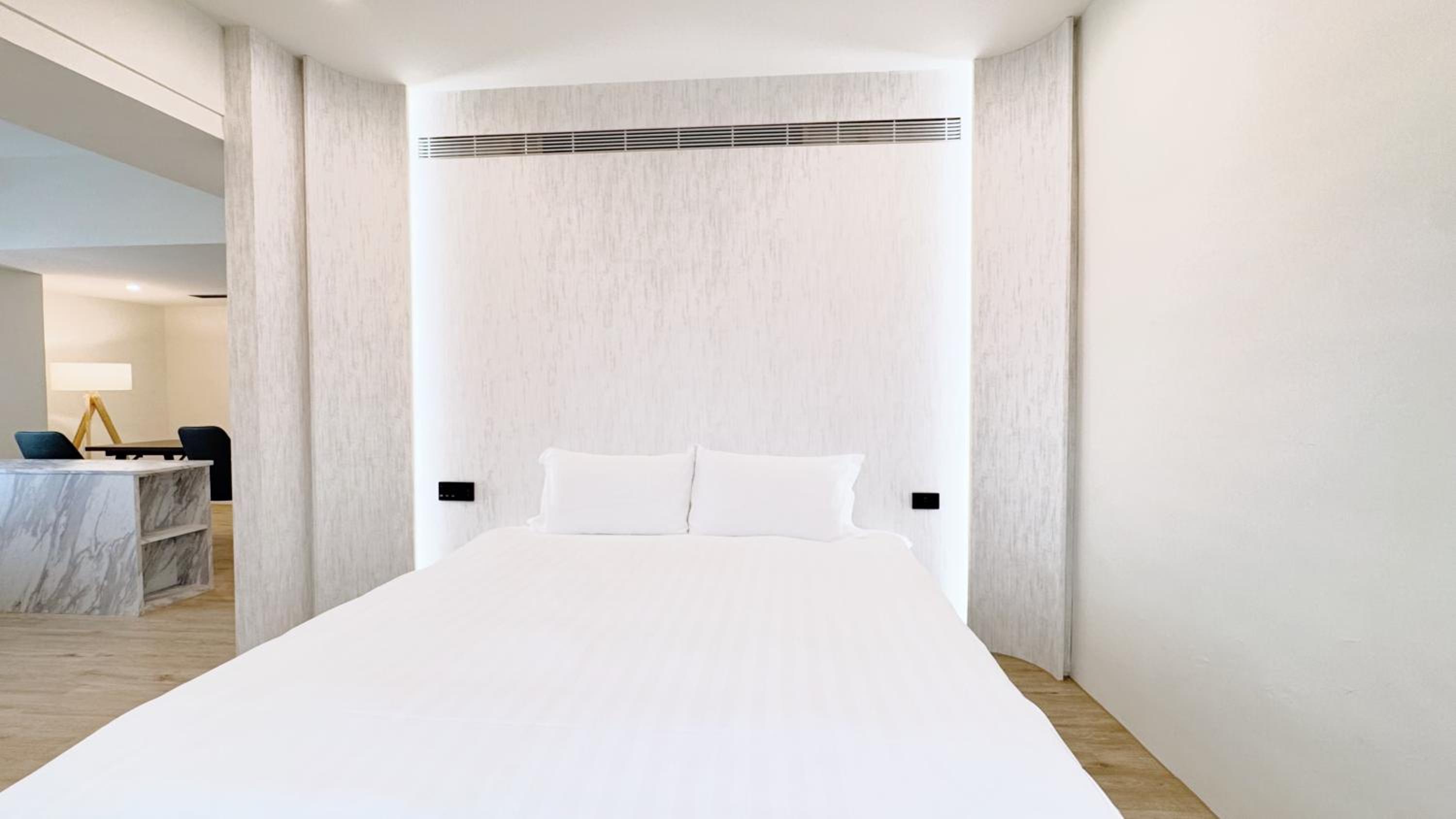 Deluxe Double Room with Bath photo 3