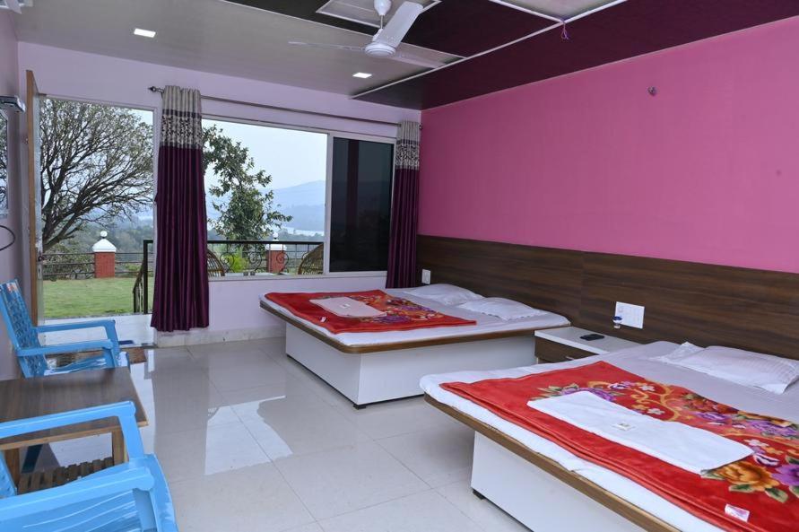 Quadruple Room with Mountain View photo 1