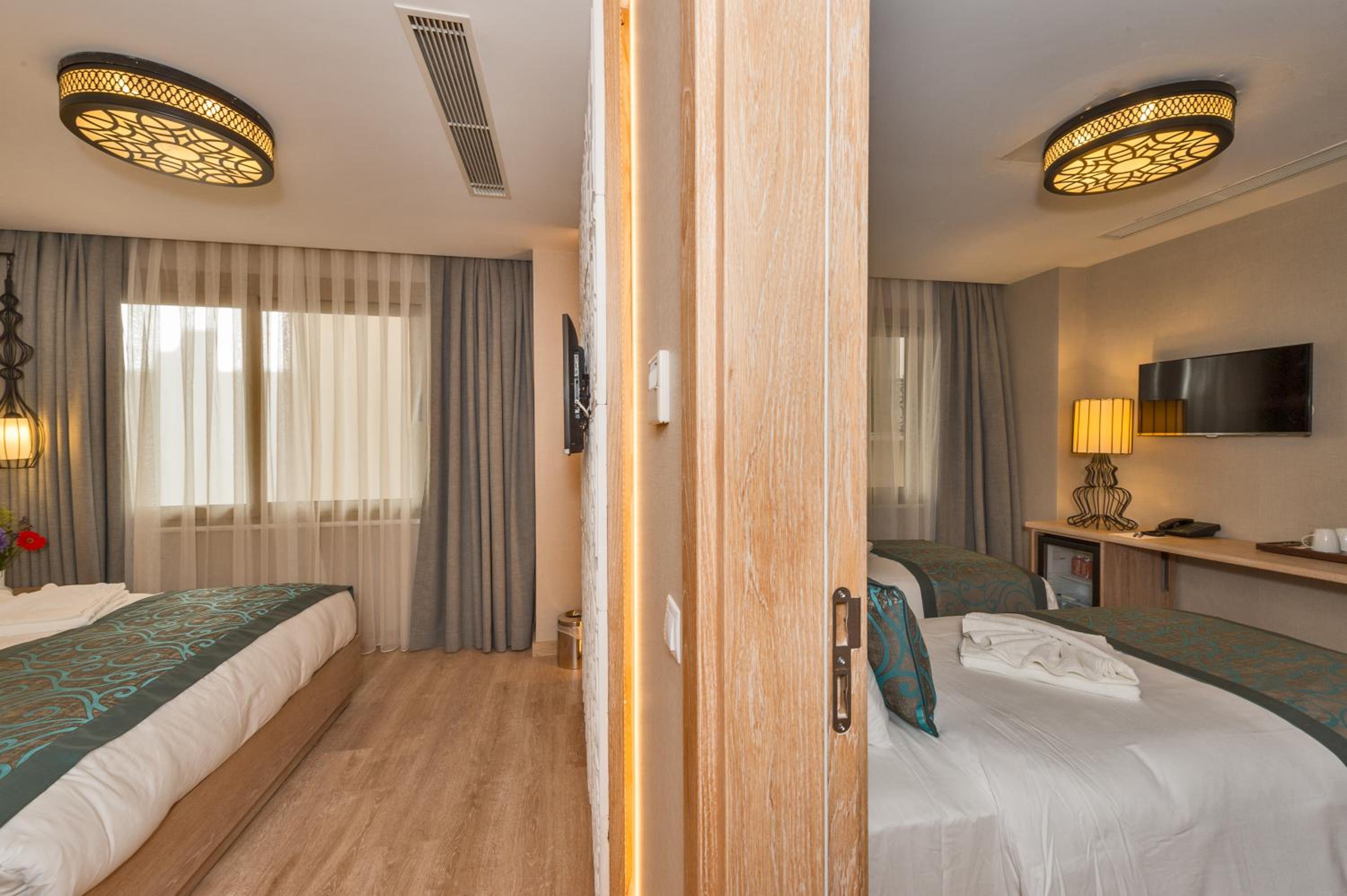 Deluxe Family Suite photo 3