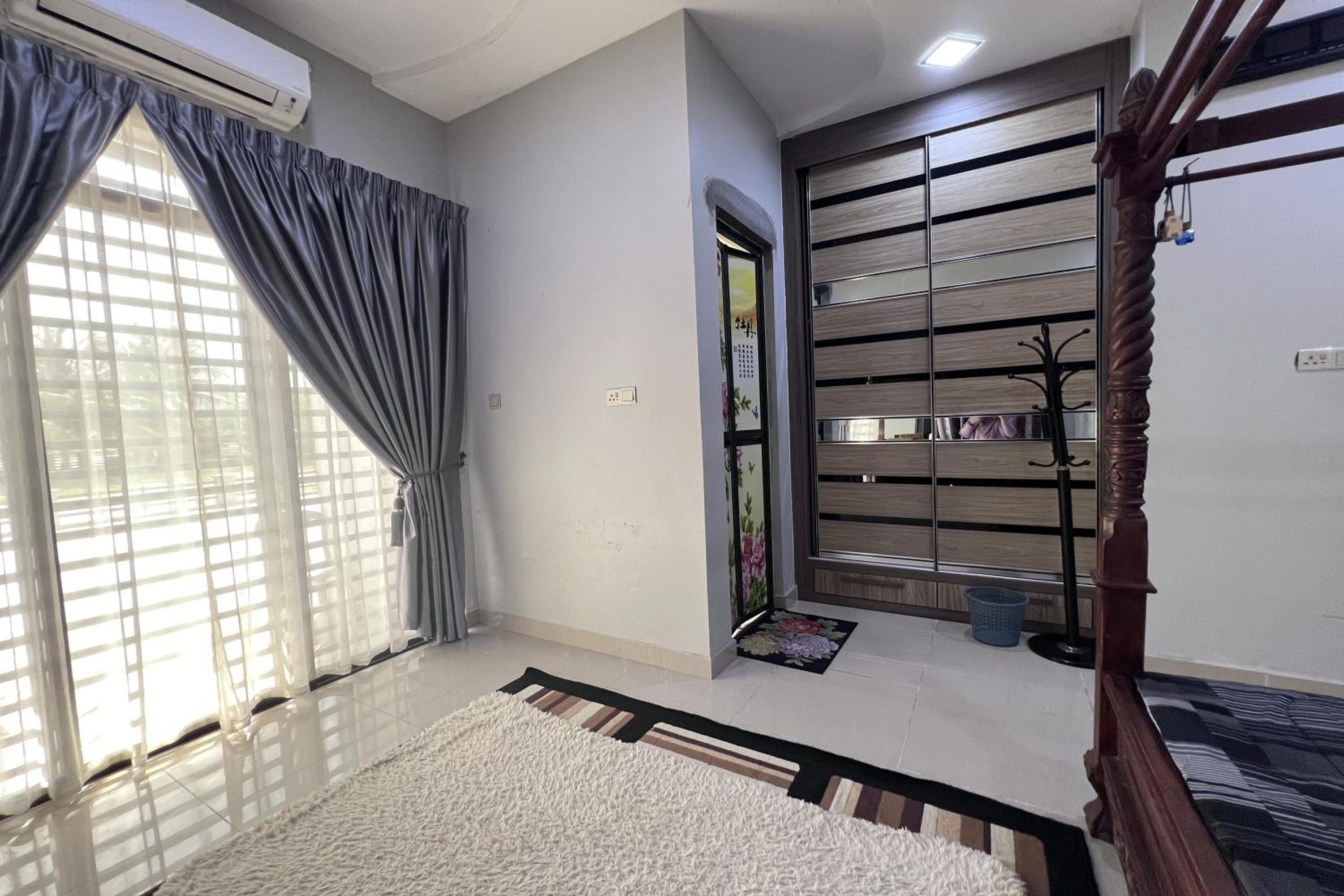 Deluxe King Room - Photo 1