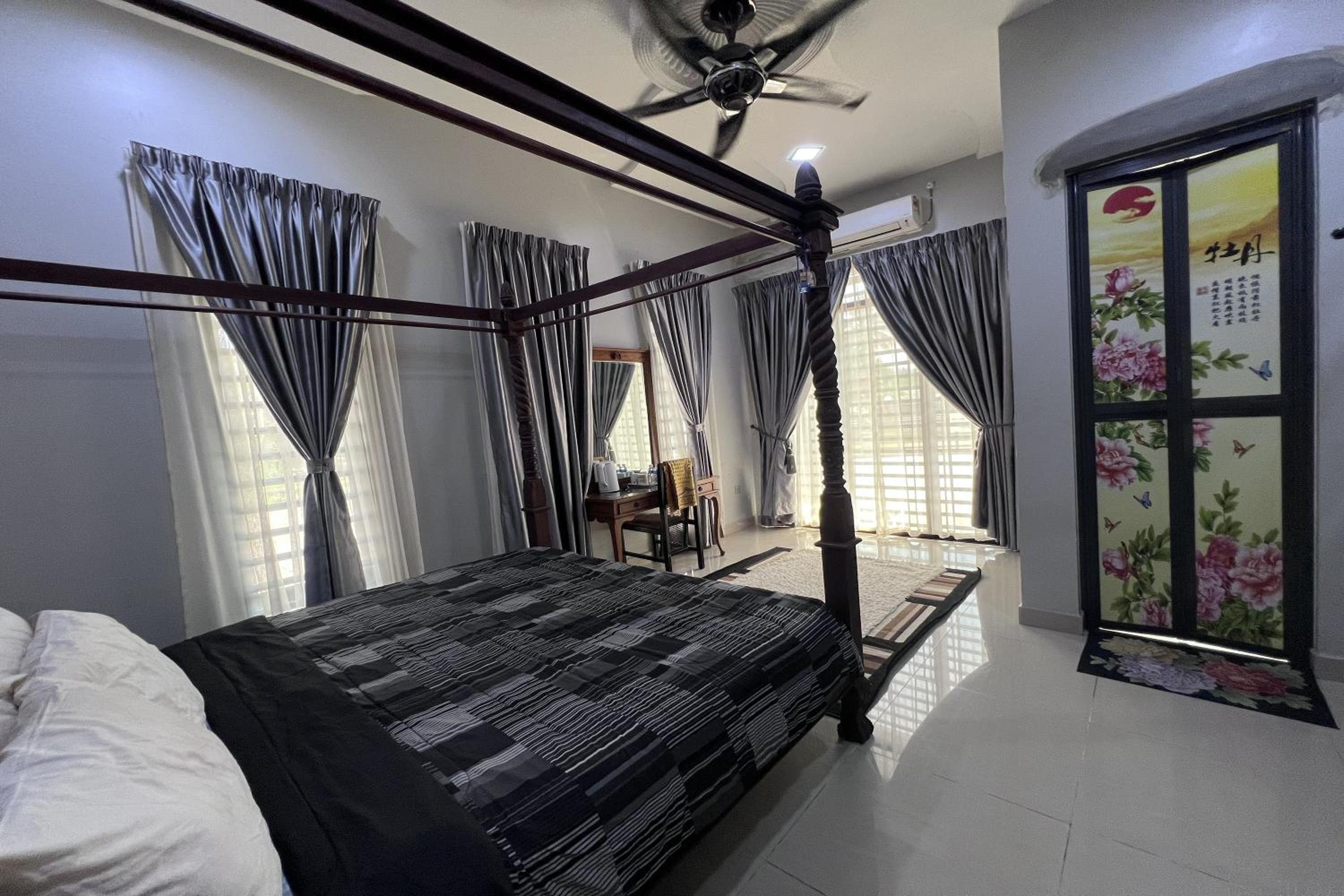 Deluxe King Room - Photo 4