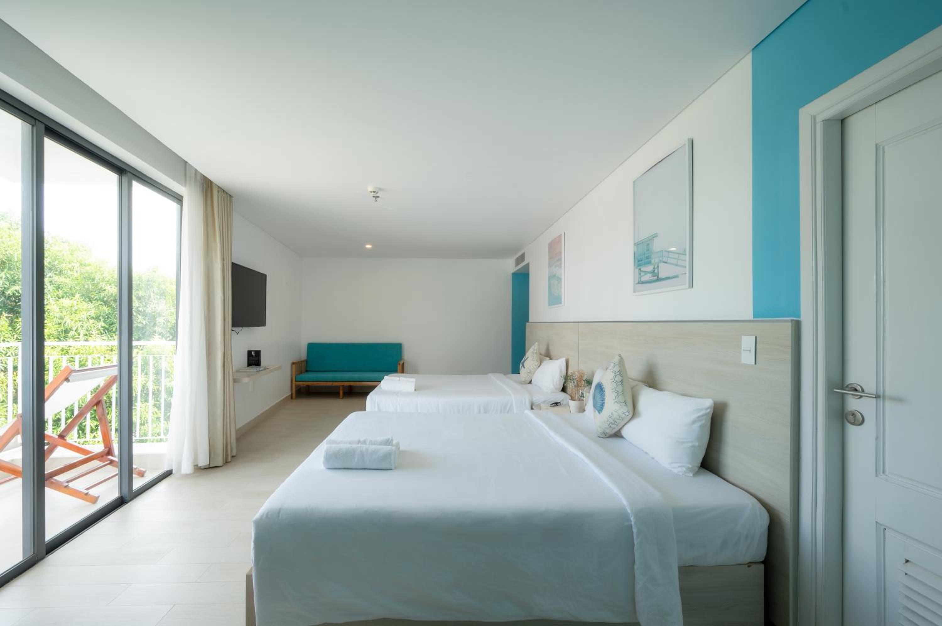 Quadruple Room with Two Queen Beds and City View - Photo 1