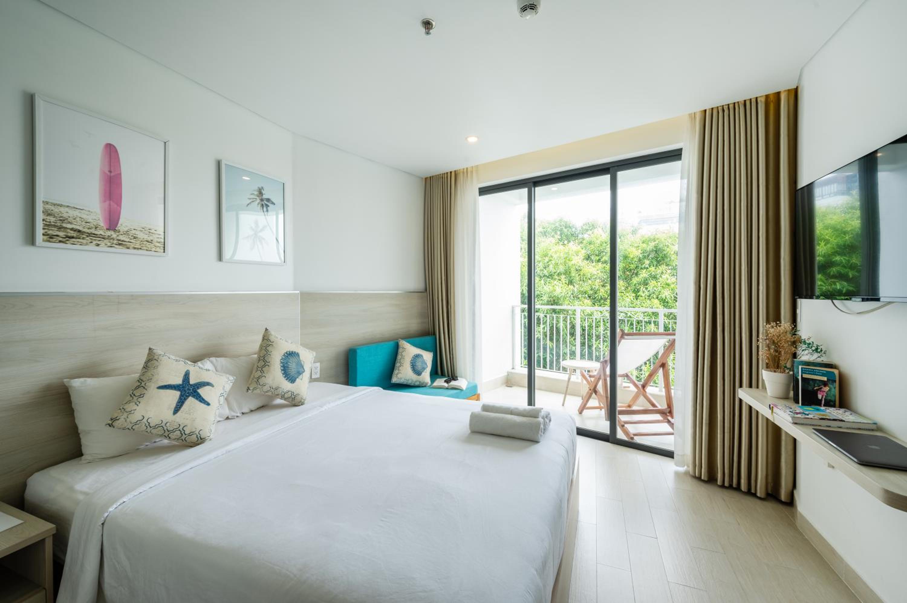 Standard Queen Room with Garden View - Photo 2