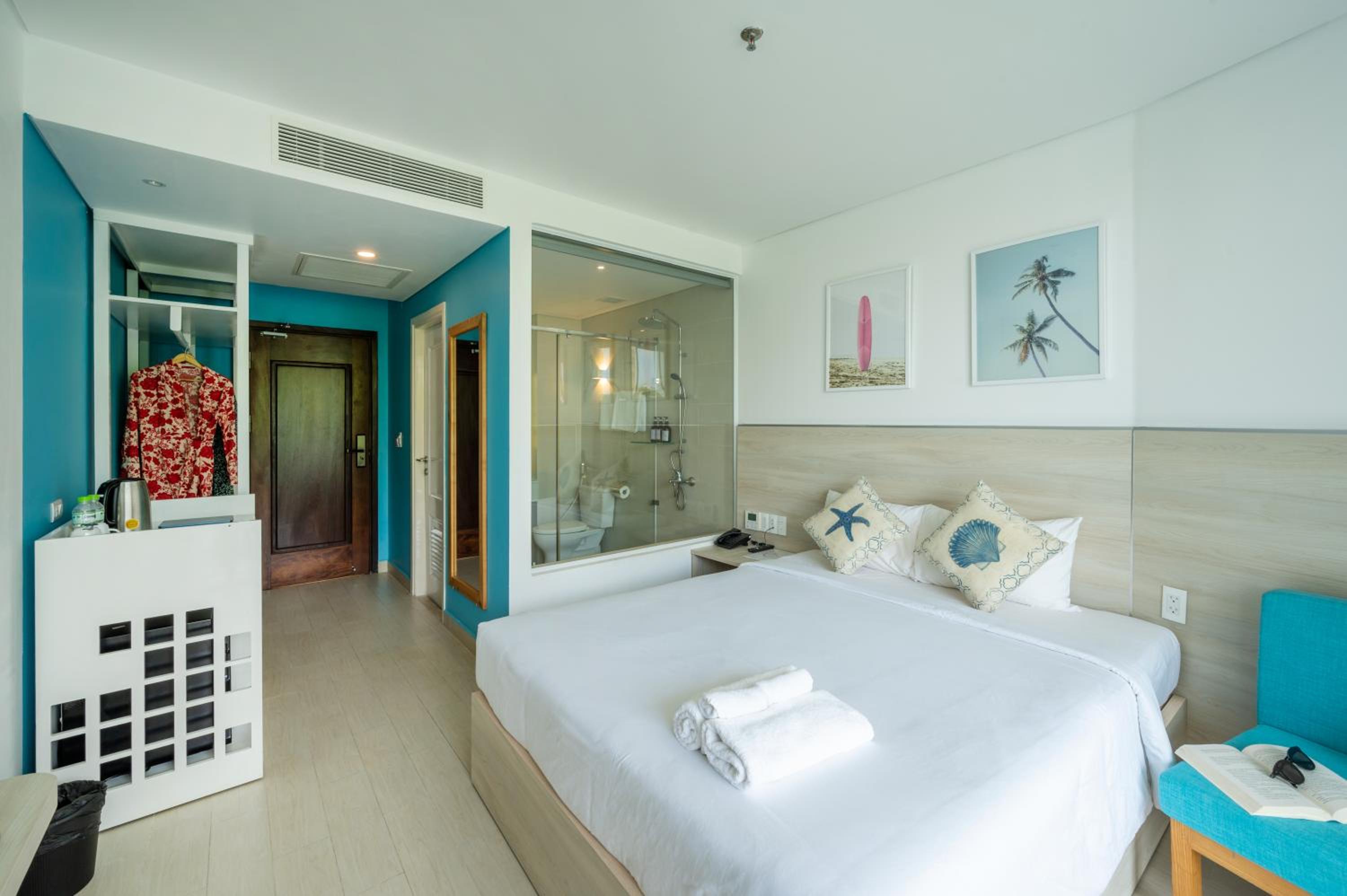 Standard Queen Room with Garden View - Photo 5