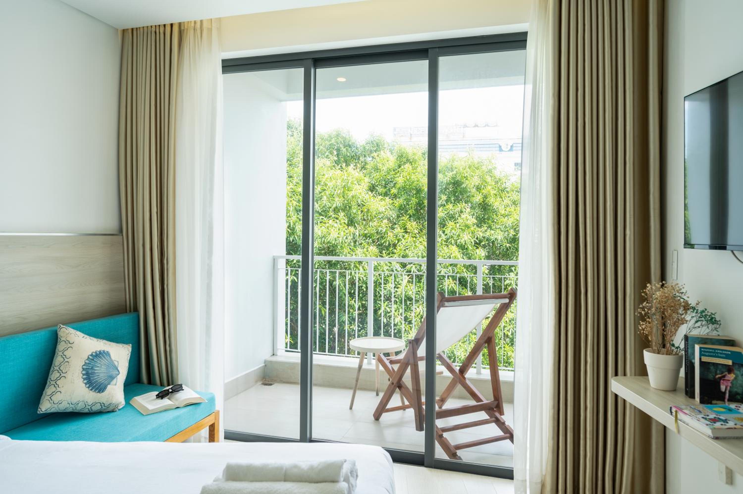 Standard Queen Room with Garden View - Photo 4