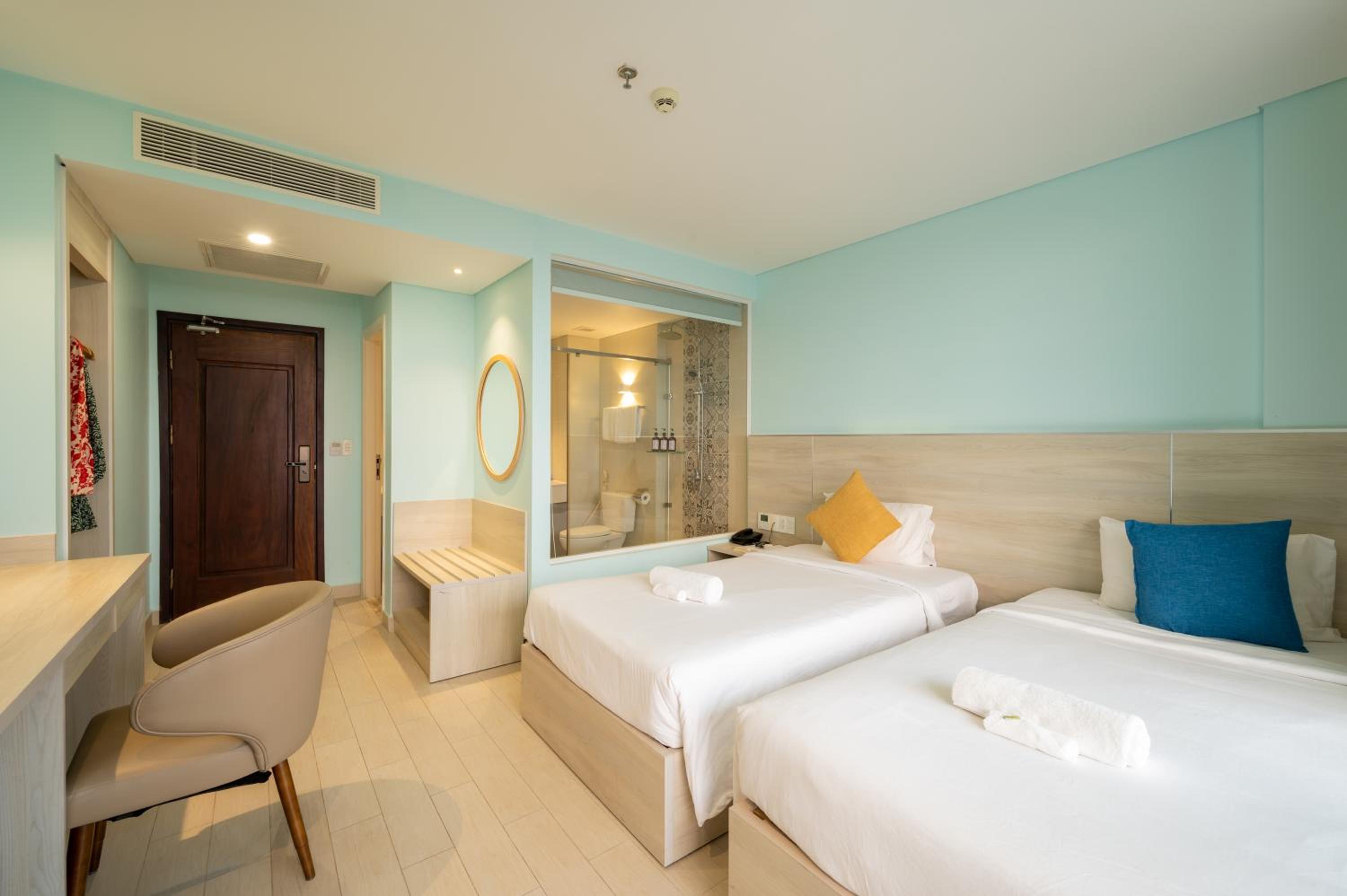 Deluxe Twin Room with Two Single Beds and Sea View