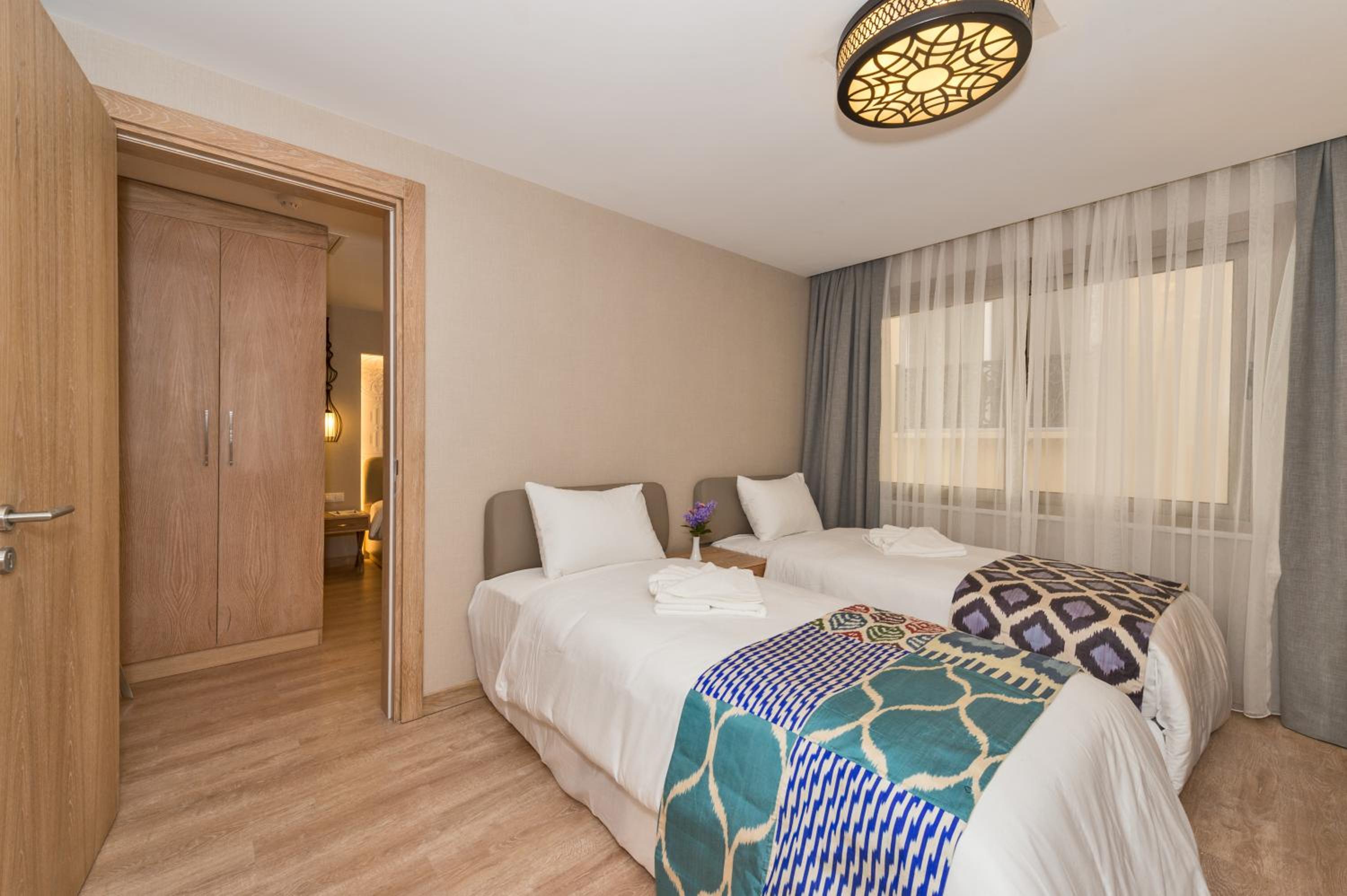 Deluxe Family Suite photo 2