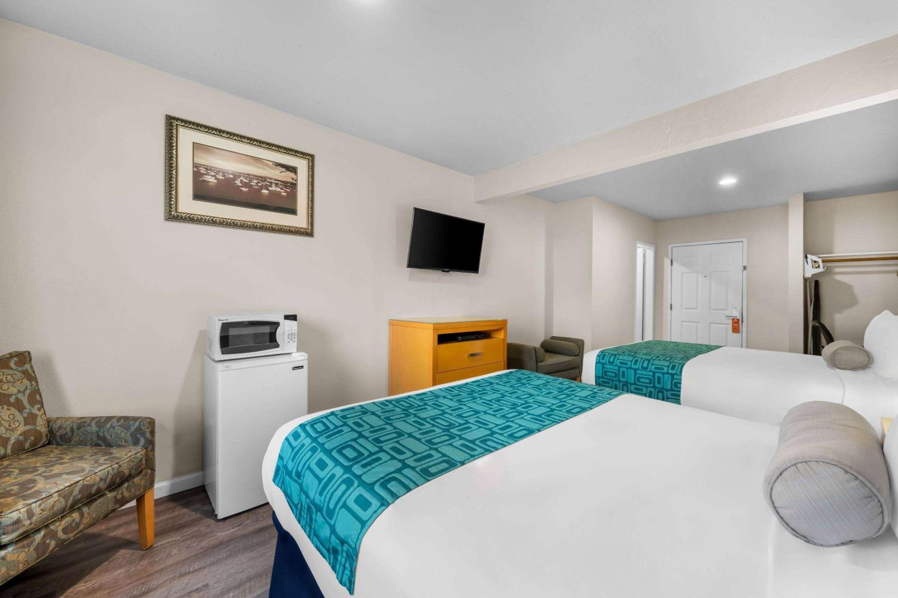 Suite with Two Queen Beds - Non-Smoking photo 2
