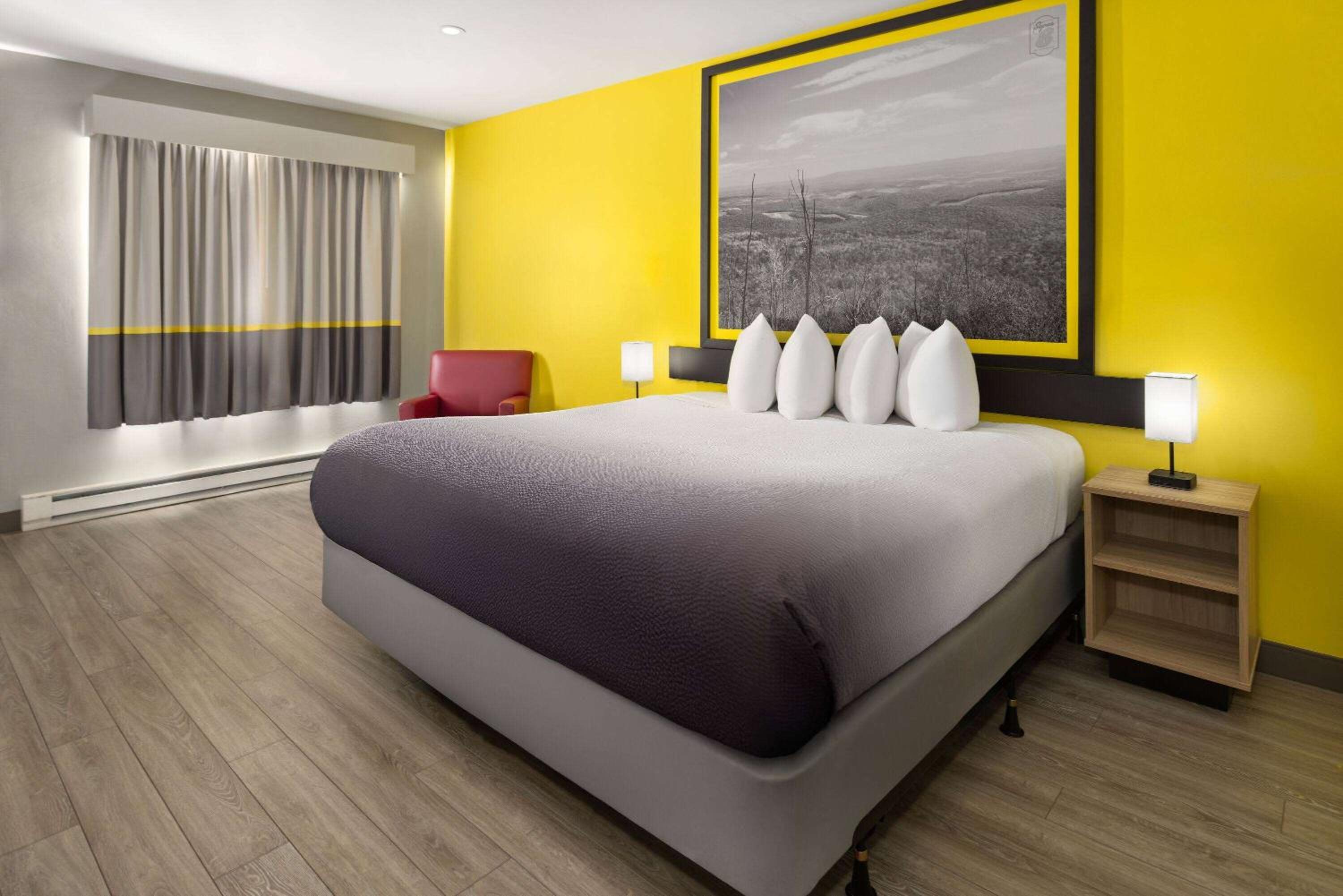 King Room - Non-Smoking photo 2