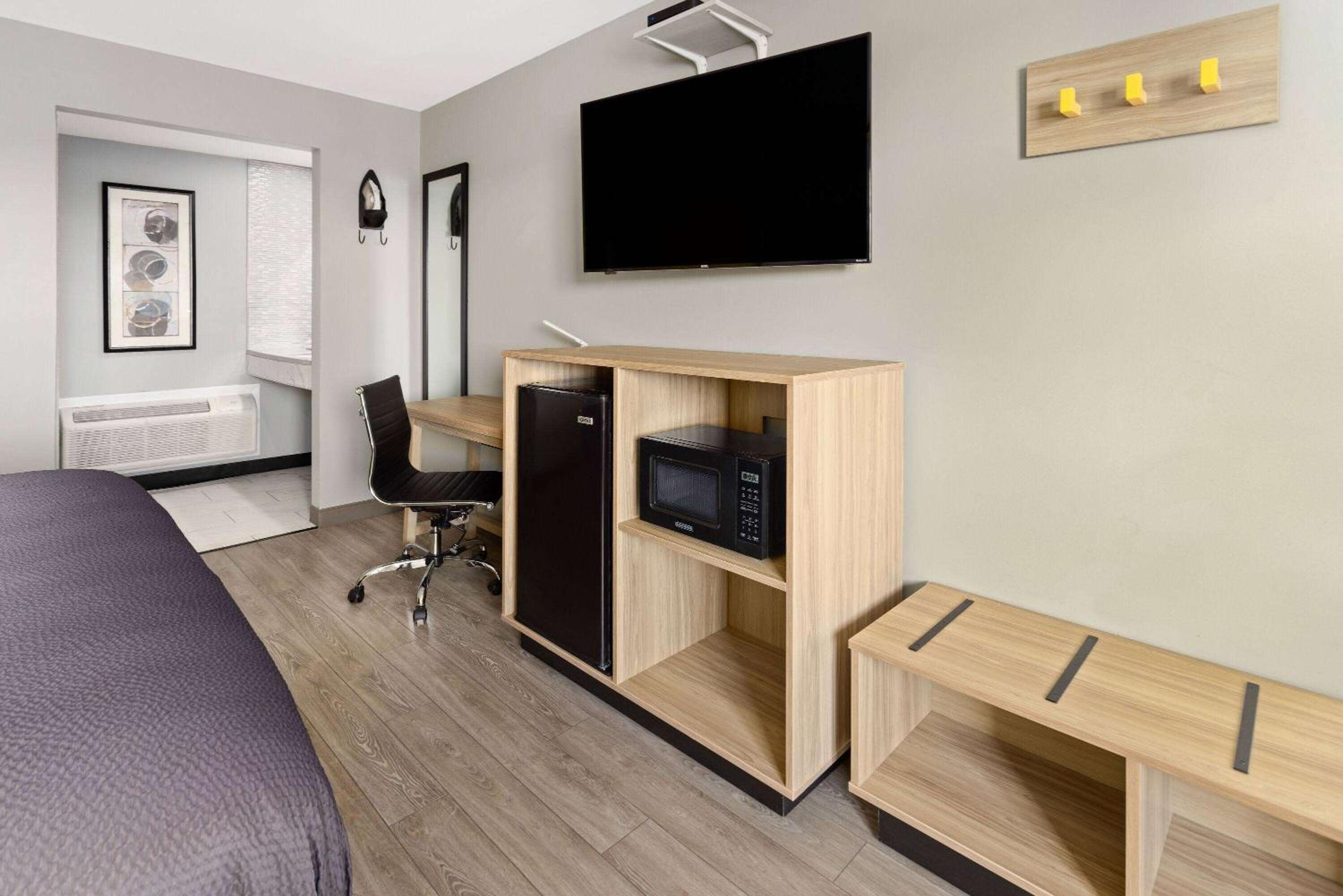 King Room - Non-Smoking photo 3