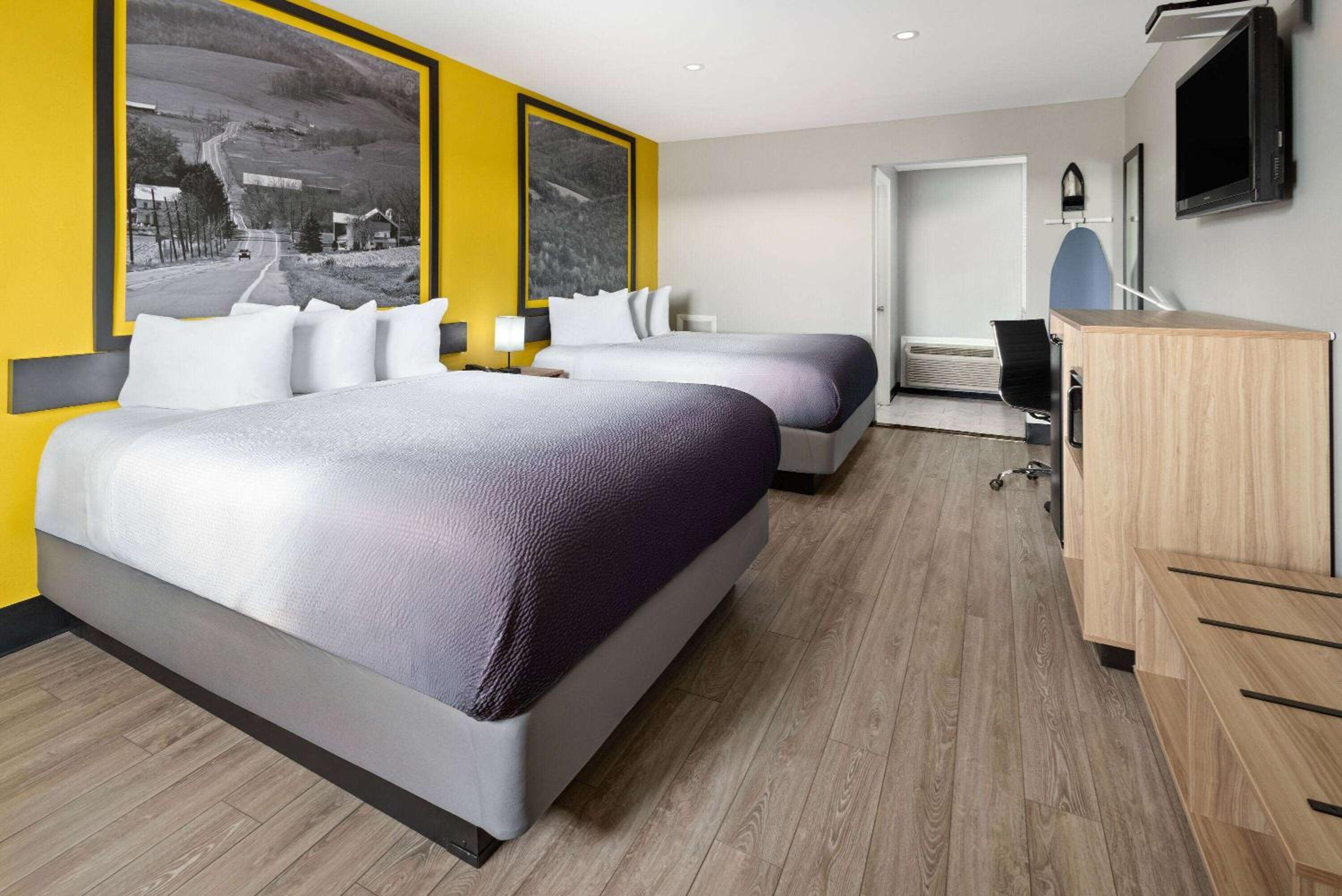 Queen Room with Two Queen Beds - Smoking