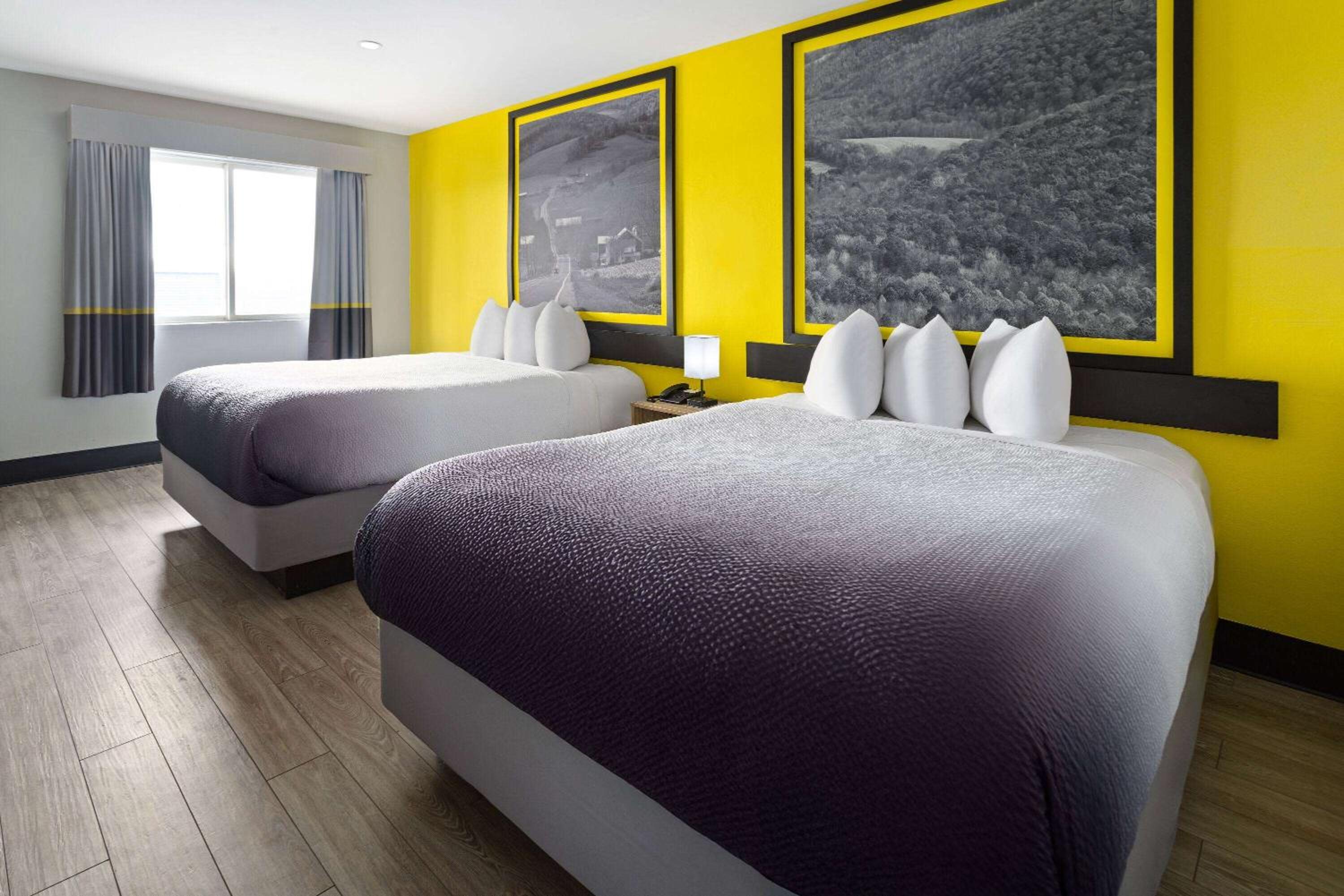 Queen Room with Two Queen Beds - Smoking photo 2