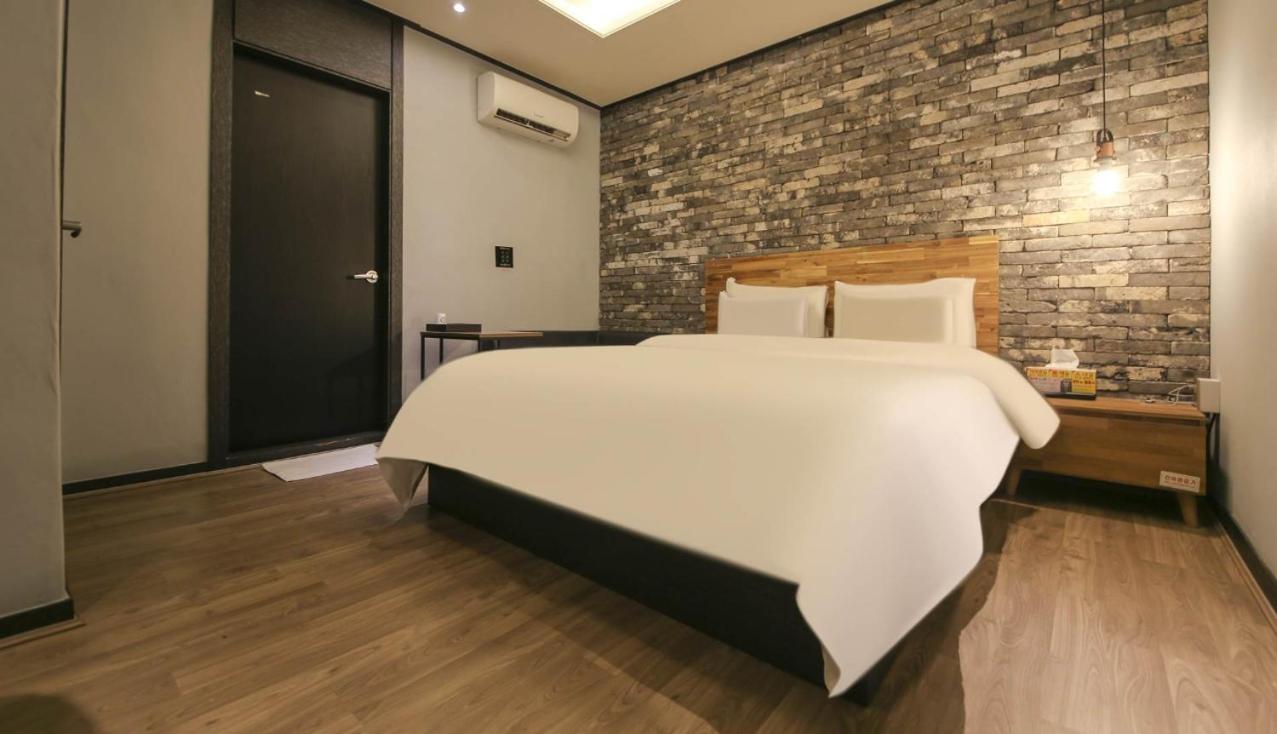 Standard Double Room with Computer
