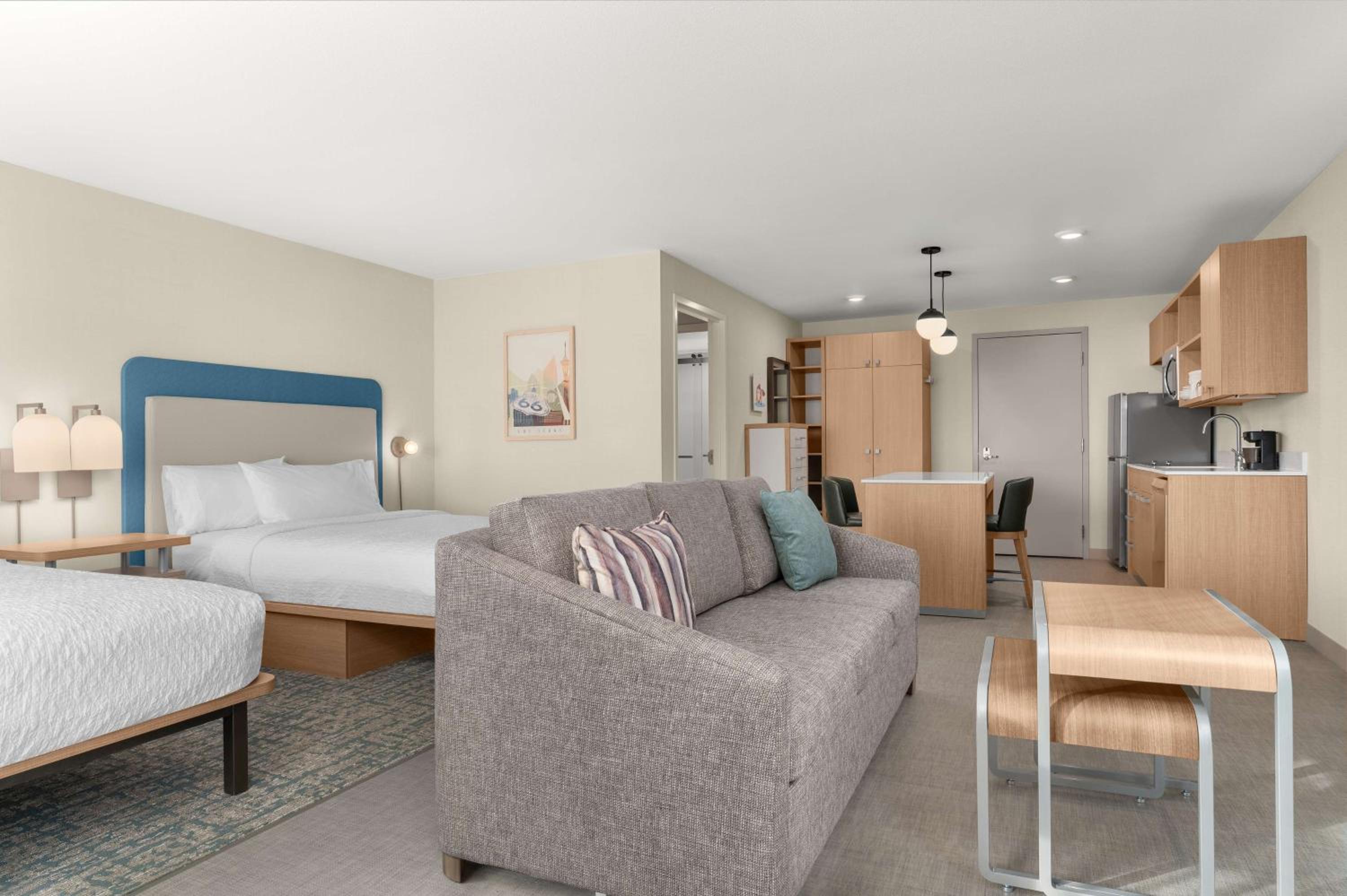 Studio Suite with Two Queen Beds - Photo 4
