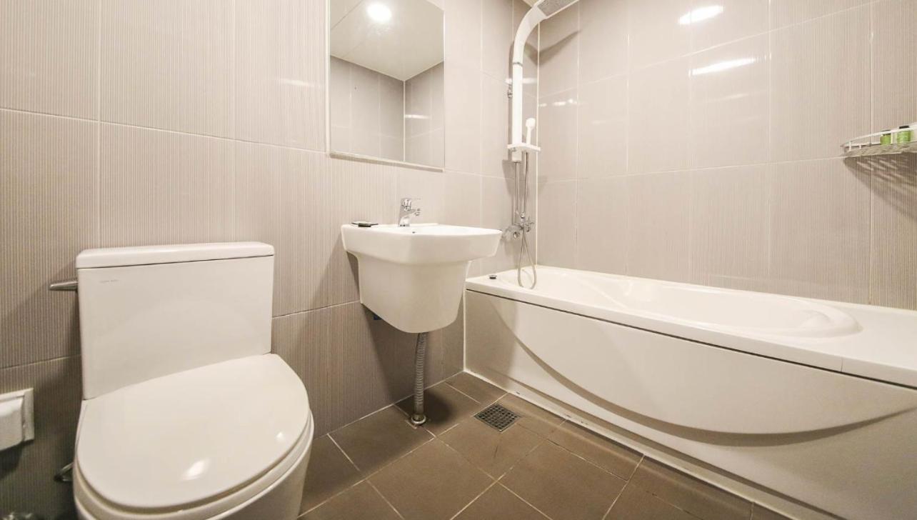 Deluxe Double Room with 2 Computers