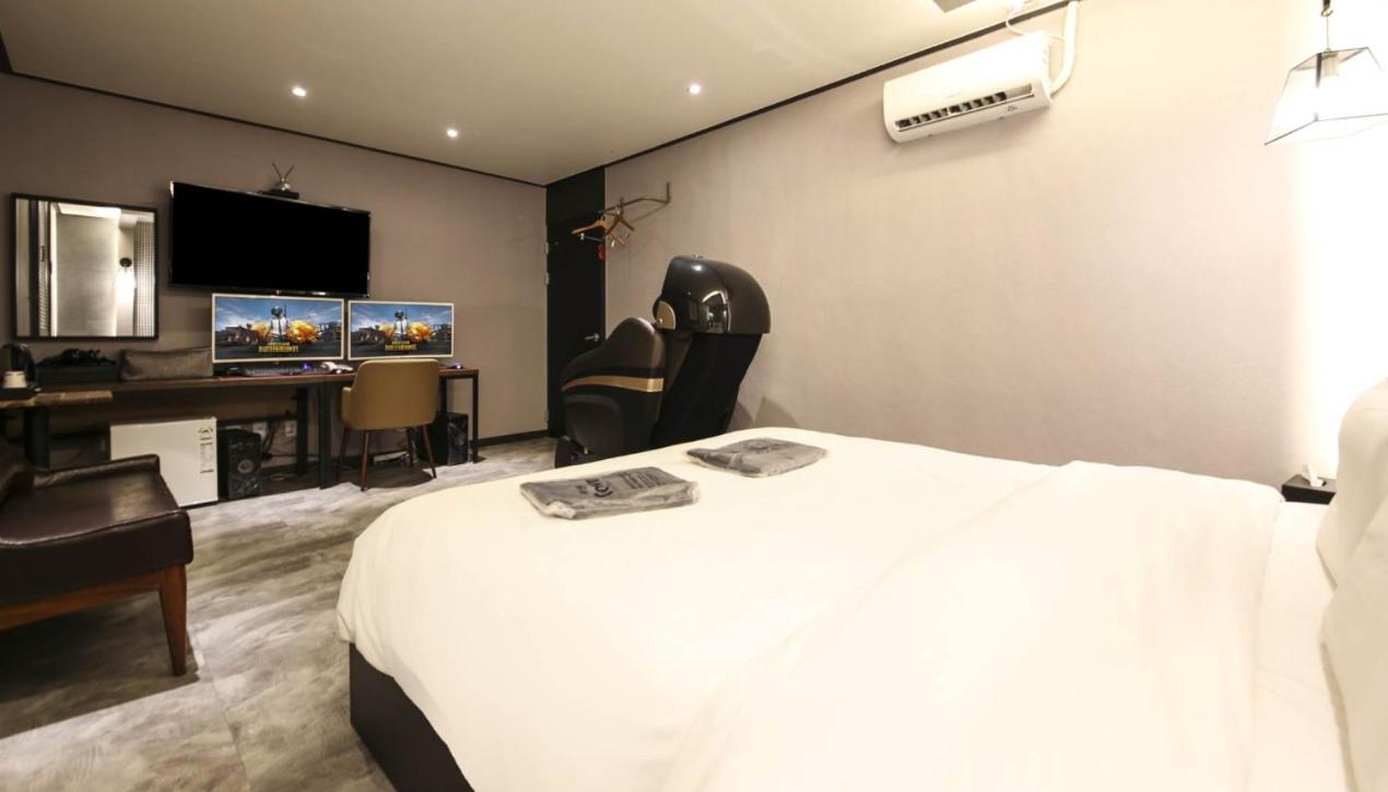 VIP with Steam Closet