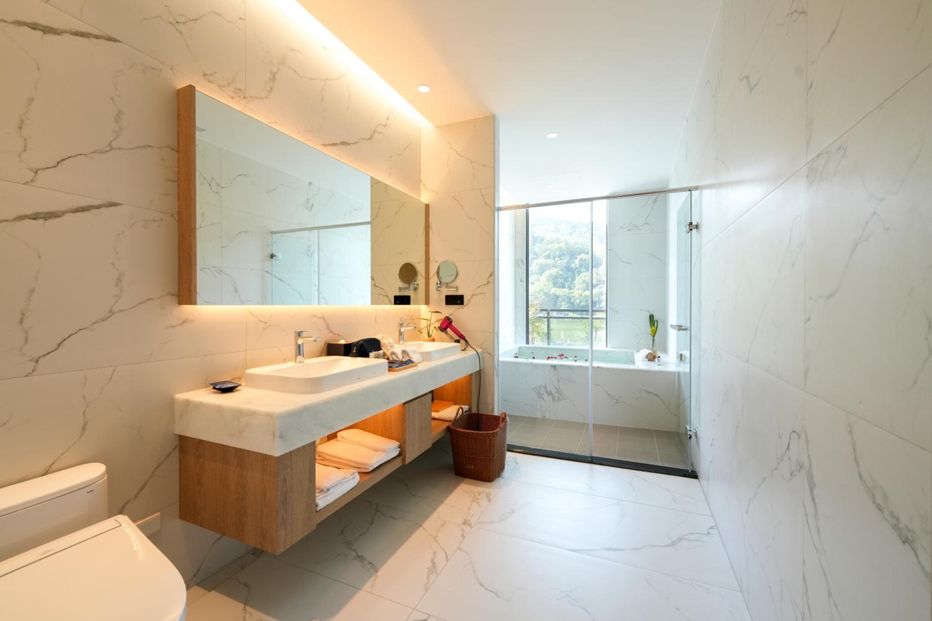 Deluxe Double or Twin Room with Lake View
