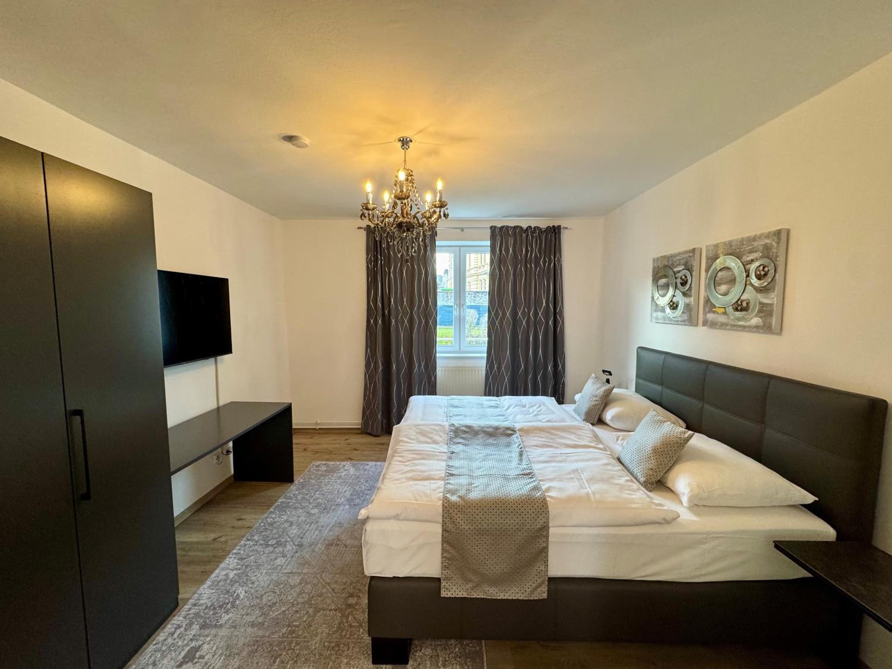 Two-Bedroom Apartment with View - Photo 3