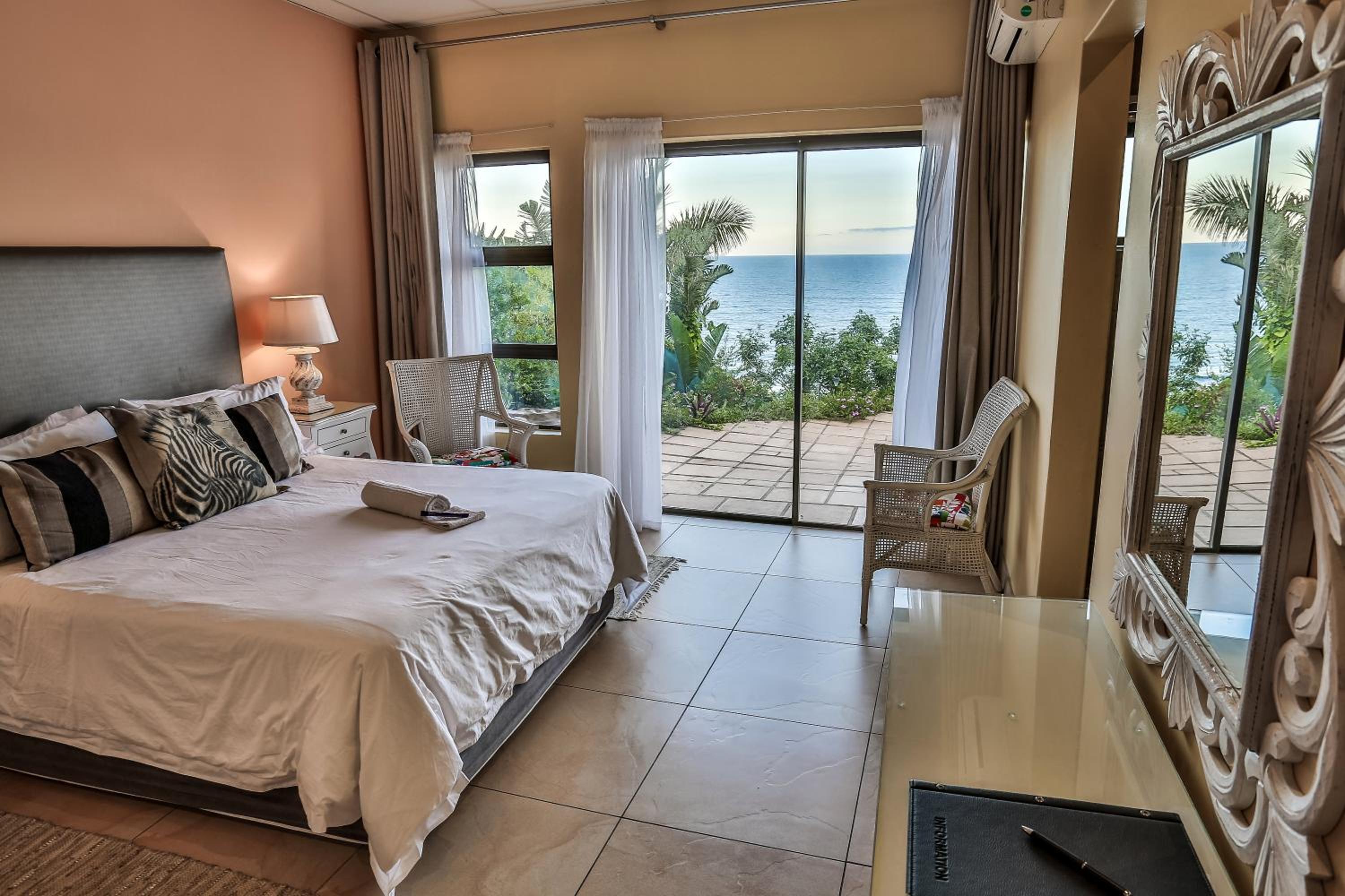 Queen Room to Pool with Sea View - Photo 1