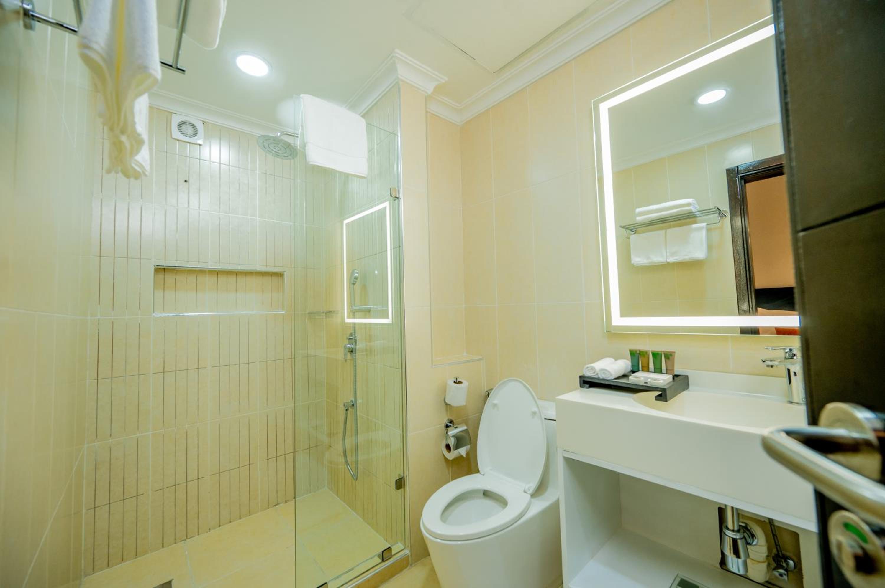 Executive King Suite - Photo 3