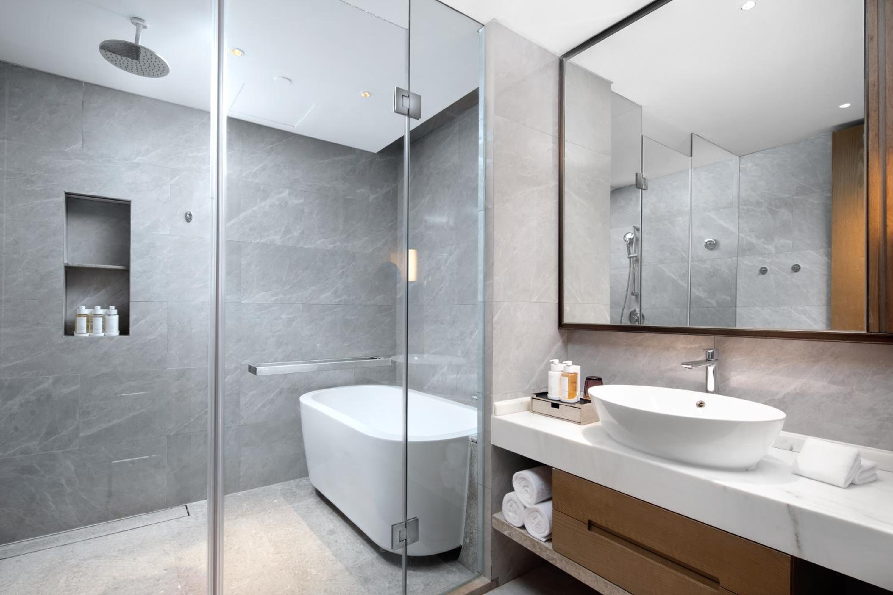 1 King 1 Single Bed STE Mountain View(Welcome fruite+Free mini bar+Kitchen+Free Self Laundry)