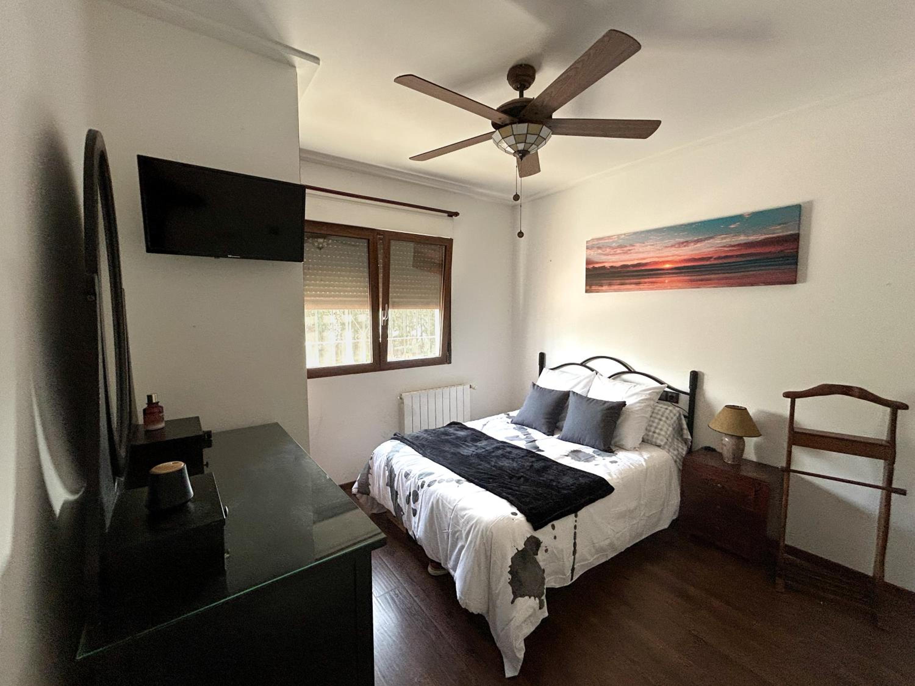 Three-Bedroom House photo 3