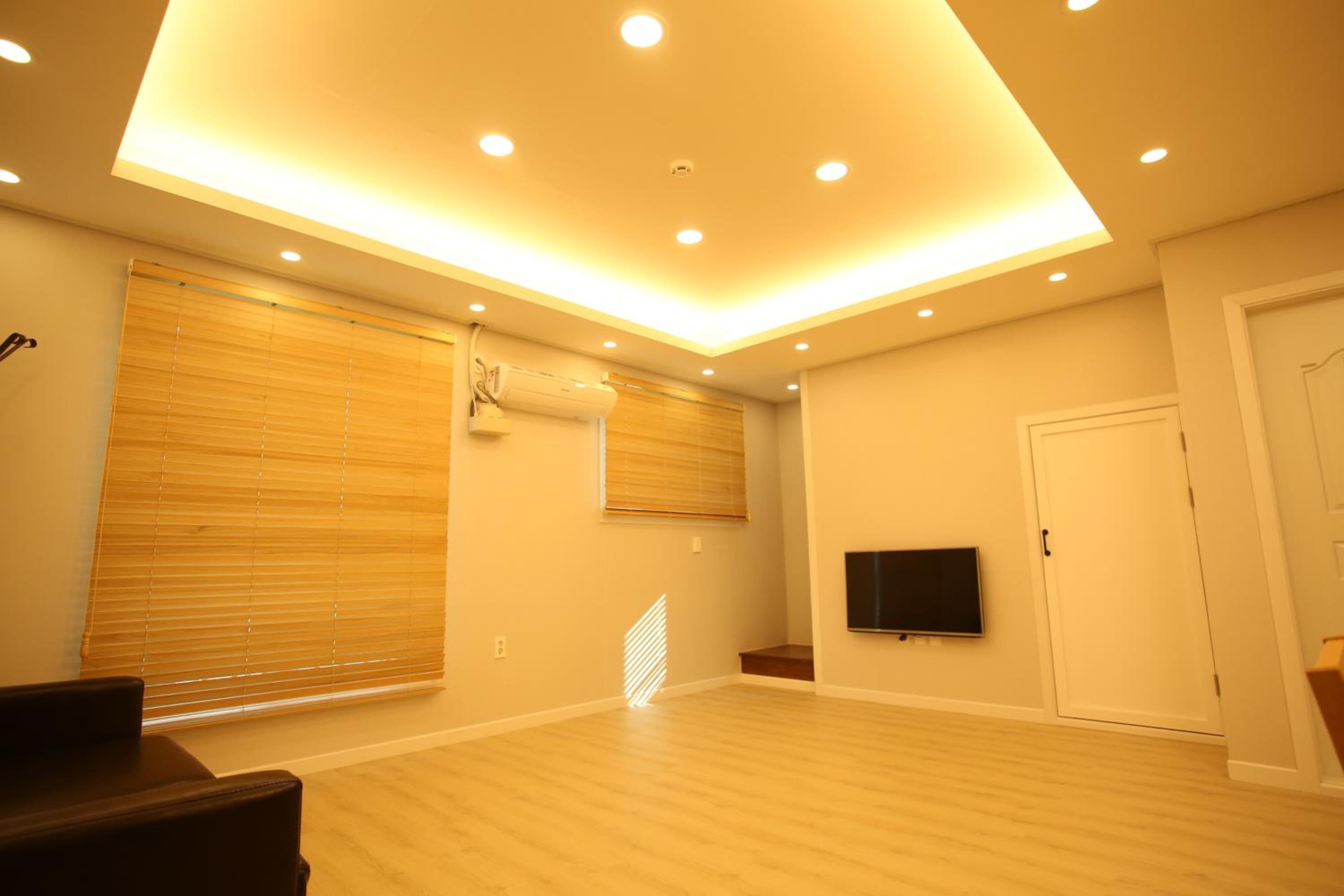 Family Room photo 3