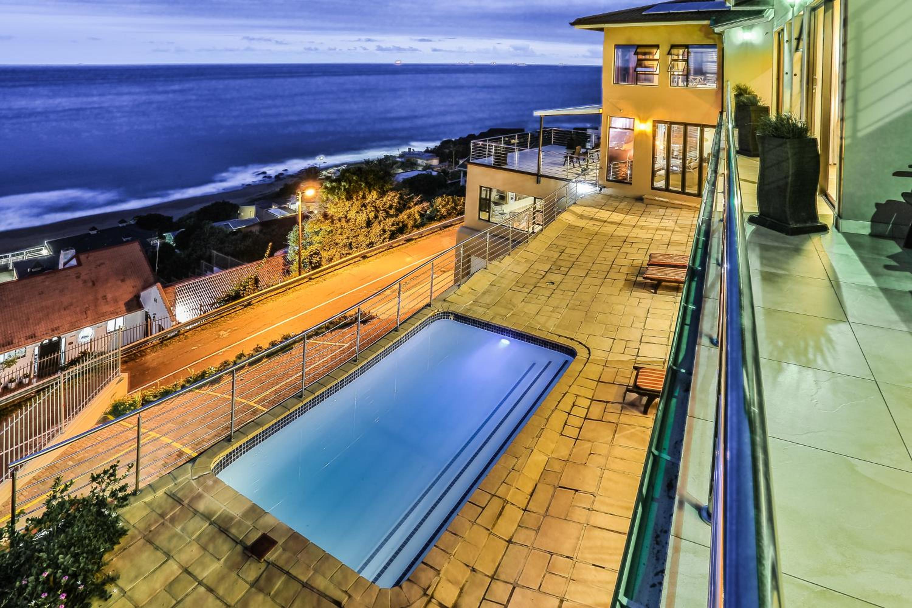 King Room with Balcony and Sea View photo 3