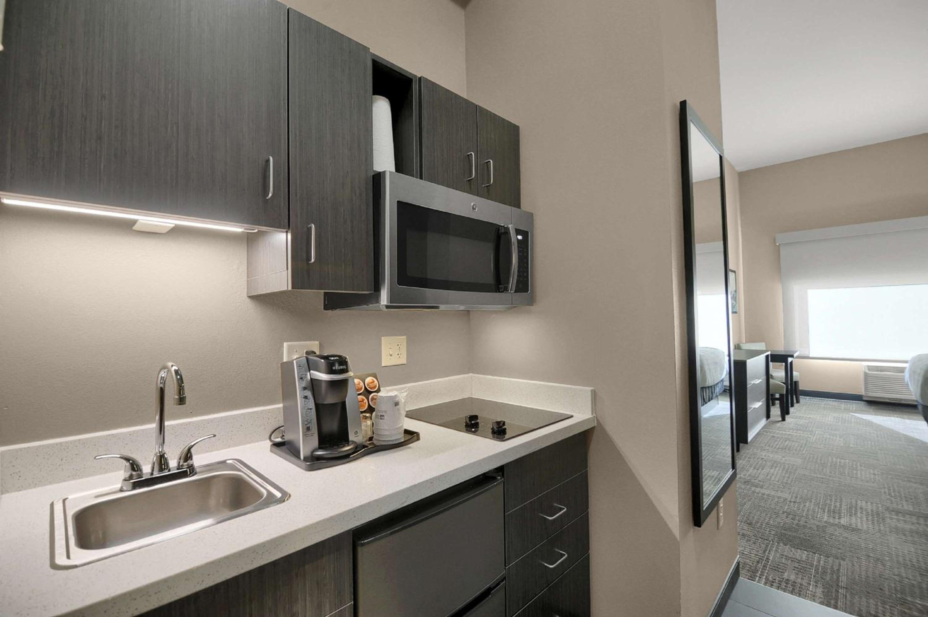 King Suite with Roll-In Shower and Full Kitchen - Disability/Non-Smoking photo 1