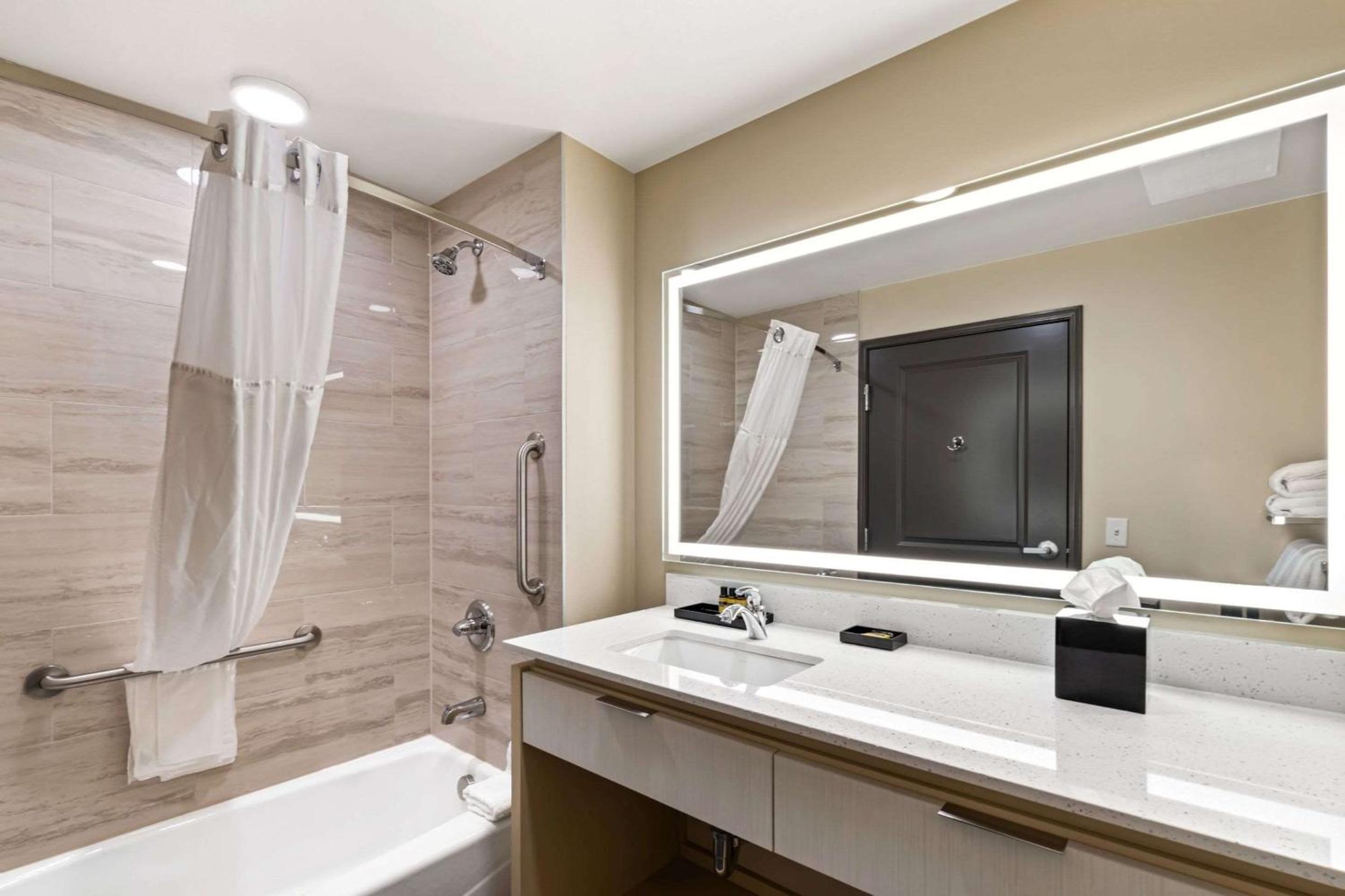 Queen Suite with Two Queen Beds - Non-Smoking