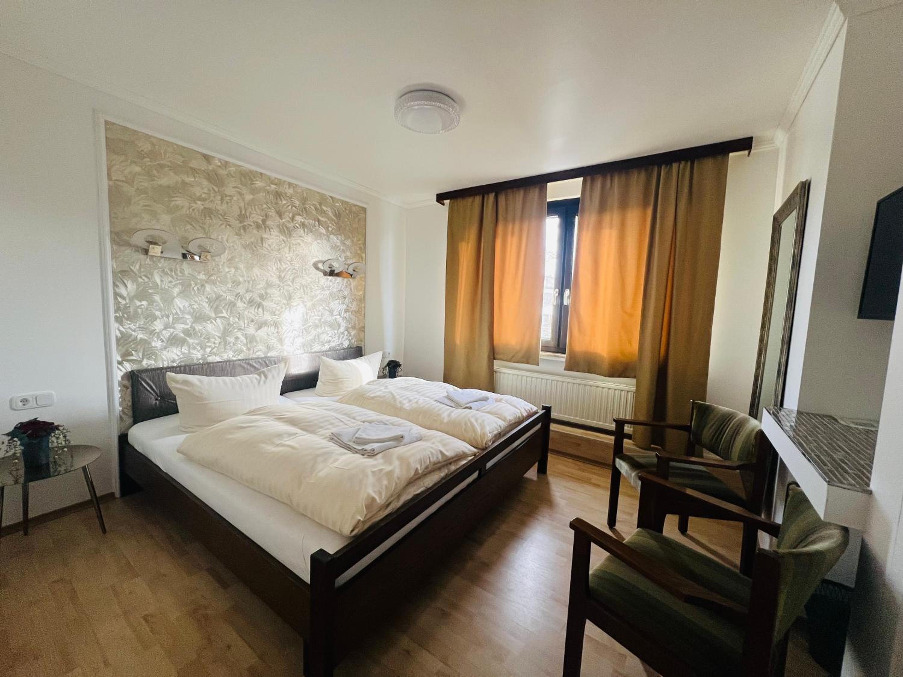 Double Room - Photo 3