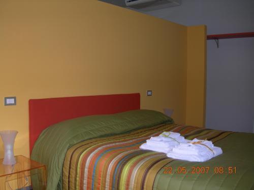 One-Bedroom Apartment (2 Adults) - Photo 1