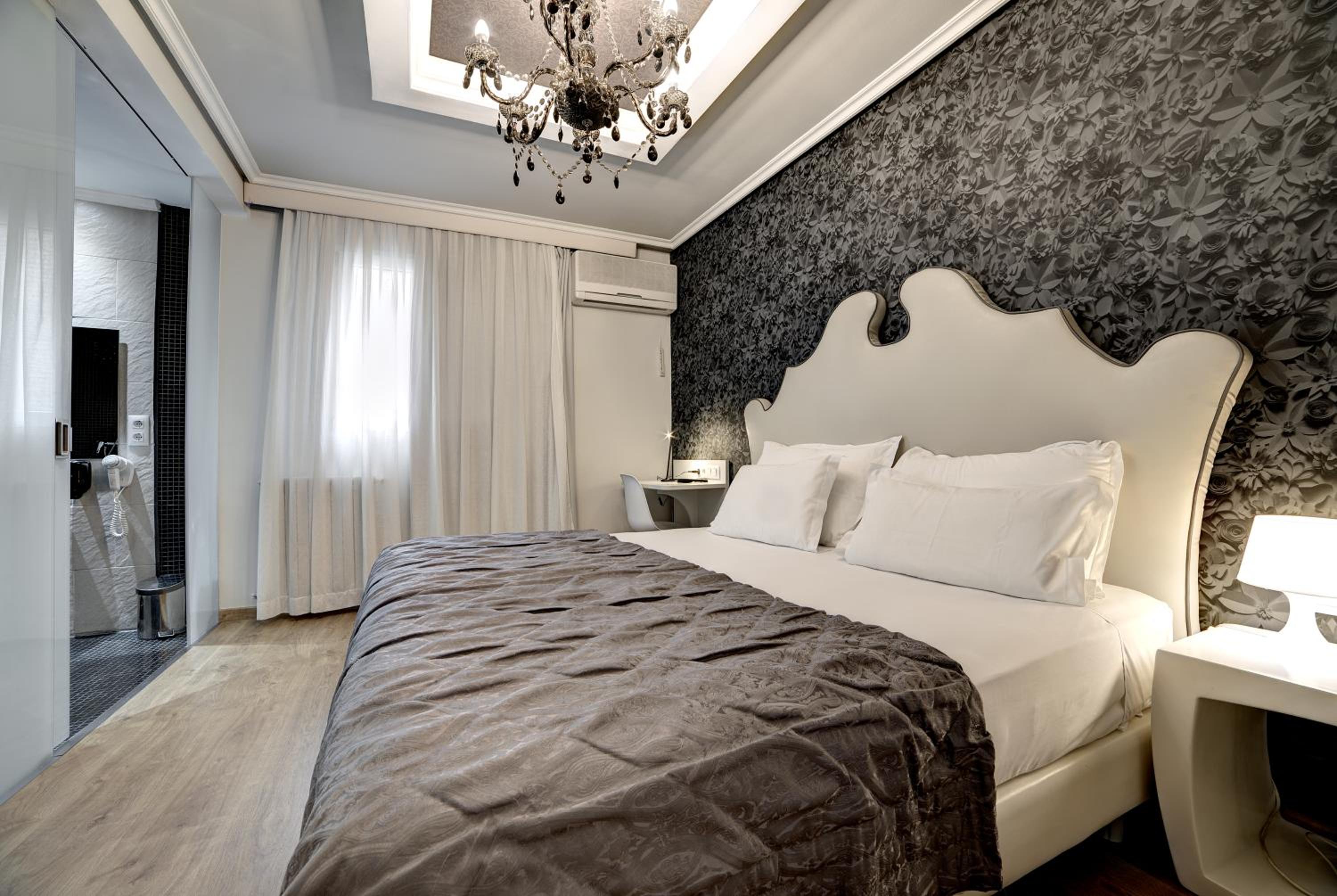 Double Room - Photo 5
