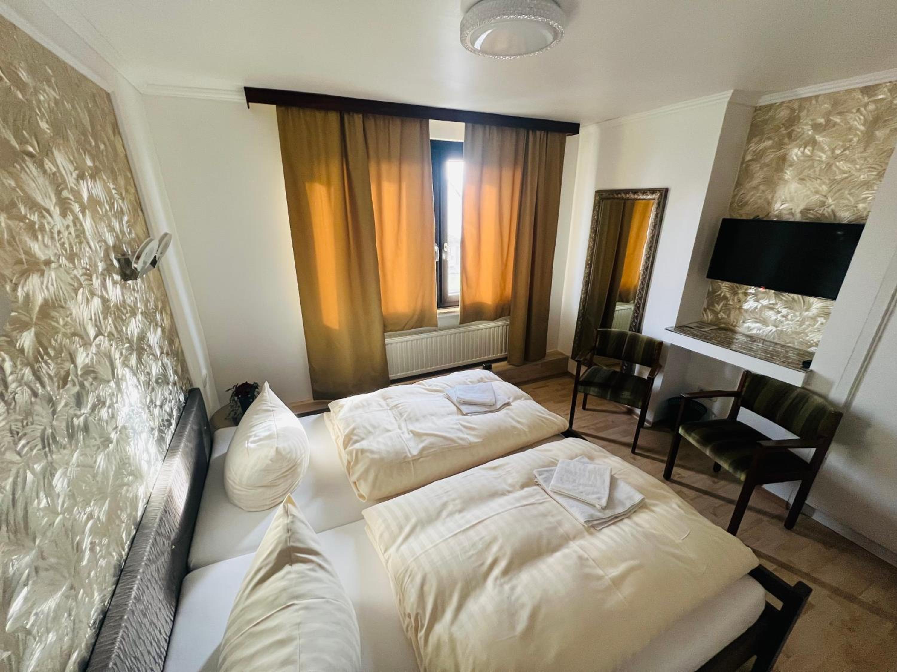 Double Room - Photo 2