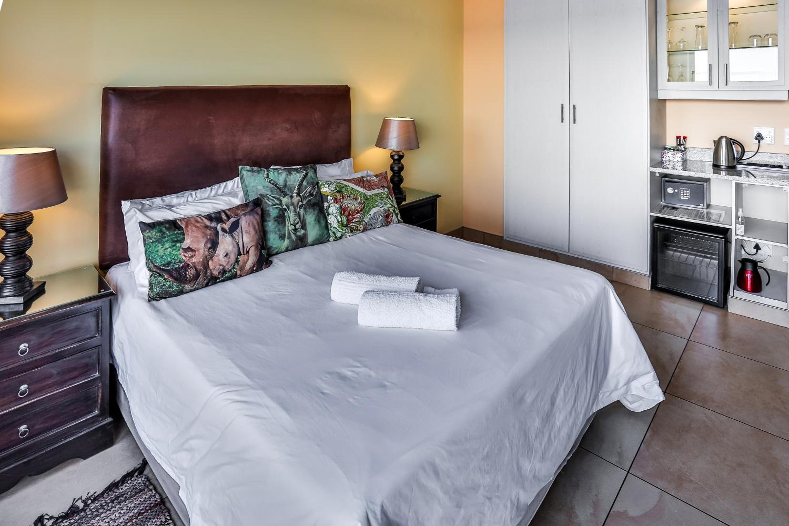 Queen Room with Balcony and Sea View - Photo 2