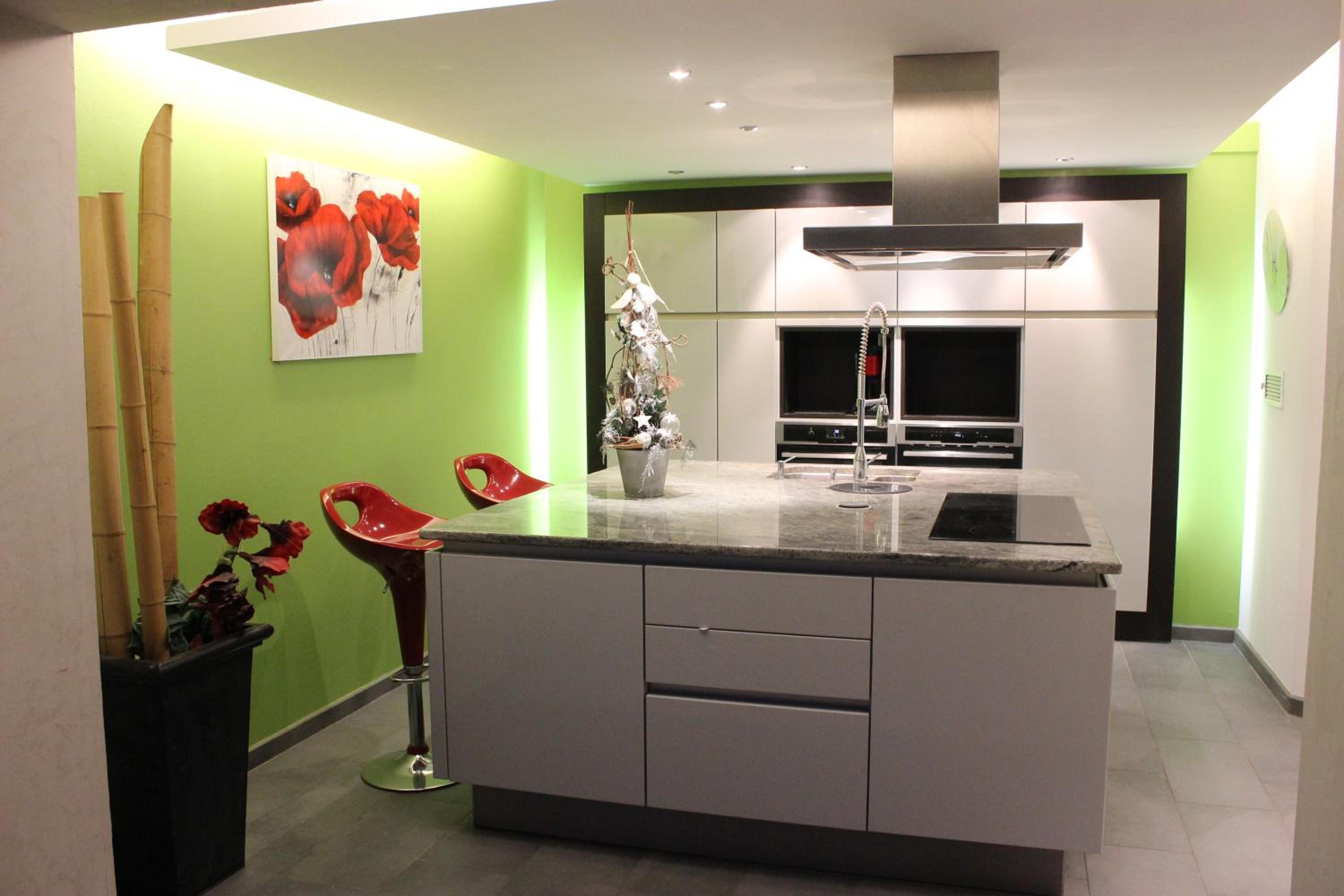 Five-Bedroom House photo 3