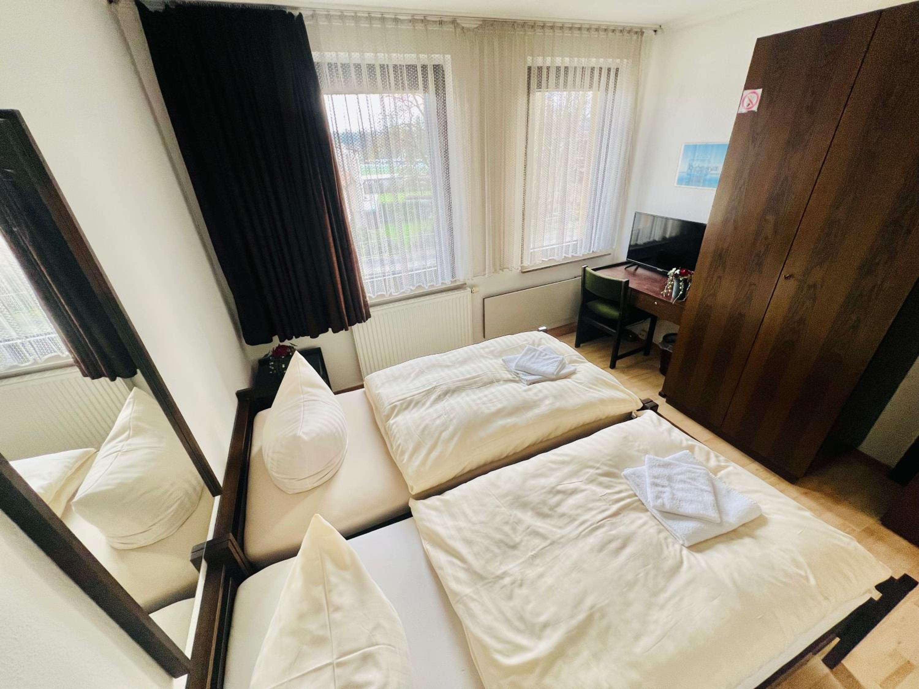 Double Room - Photo 7