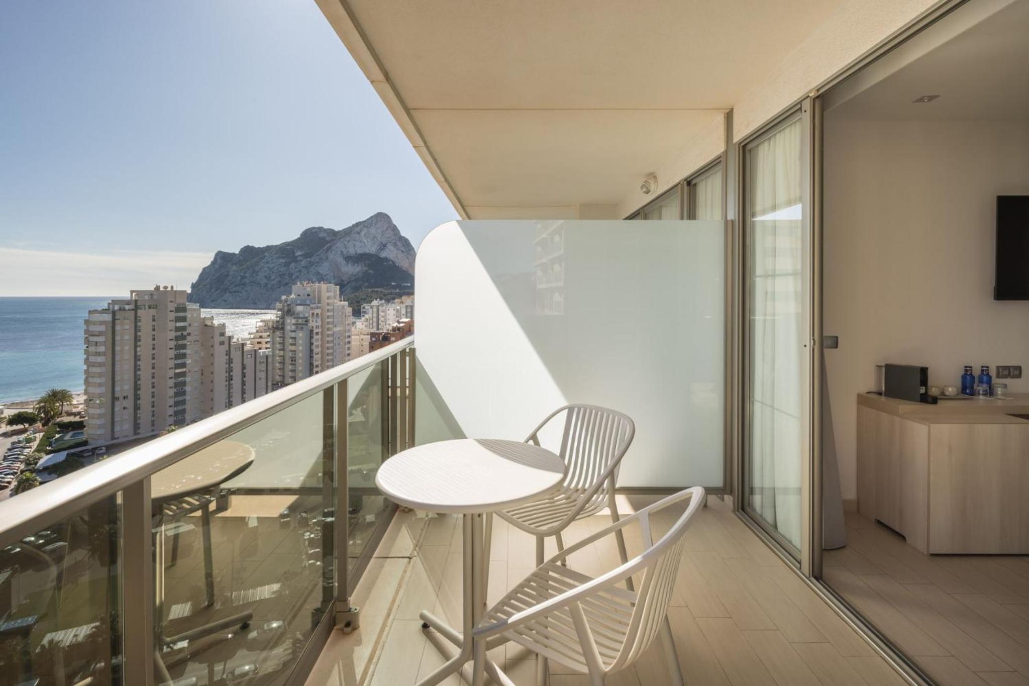 Superior Triple Room with Sea View - Photo 11