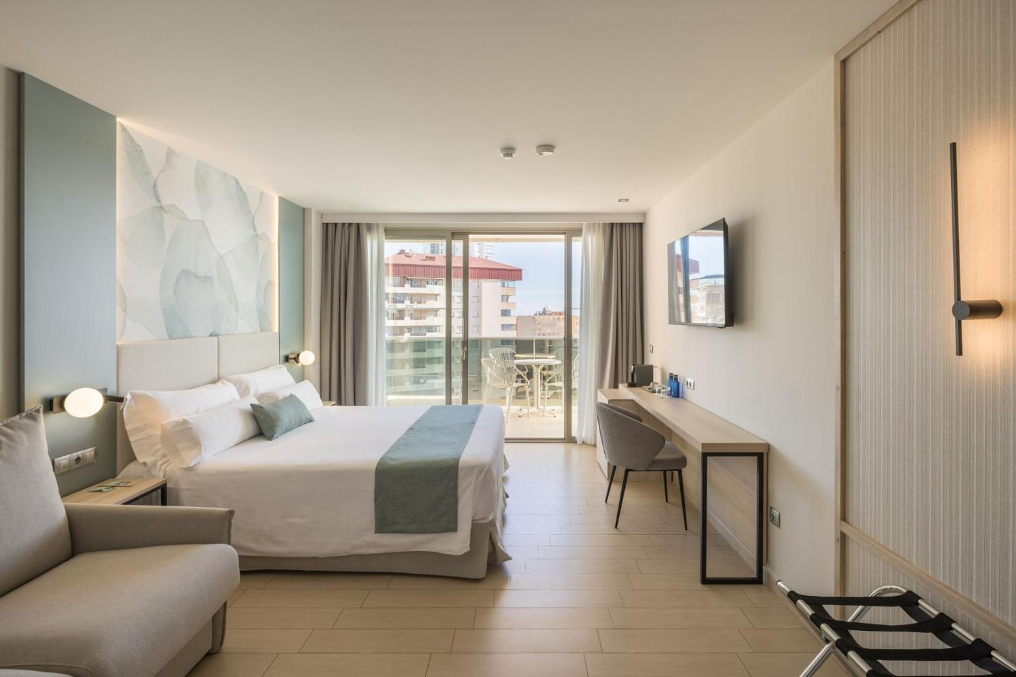 Superior Triple Room with Sea View - Photo 3