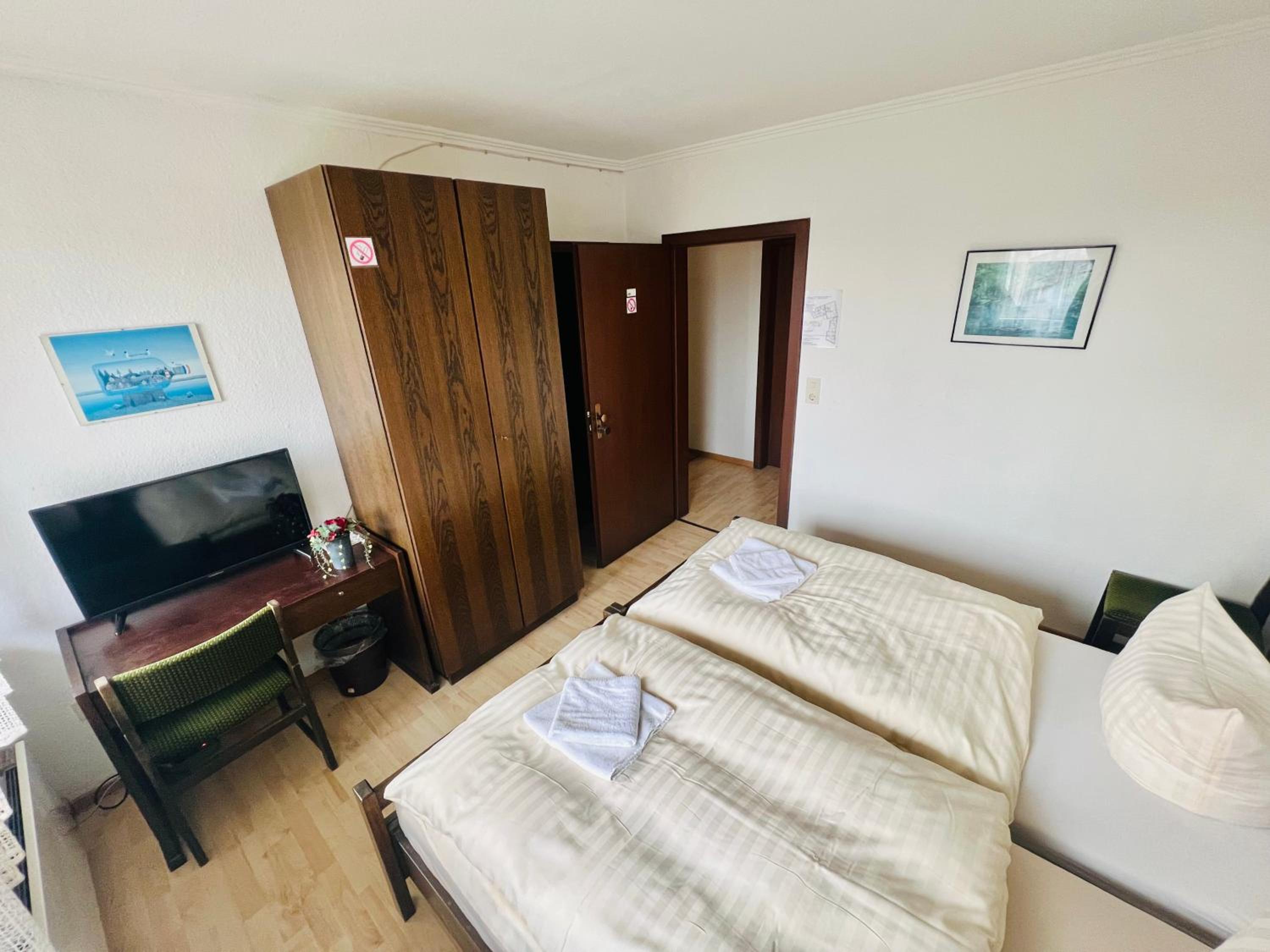 Double Room - Photo 9