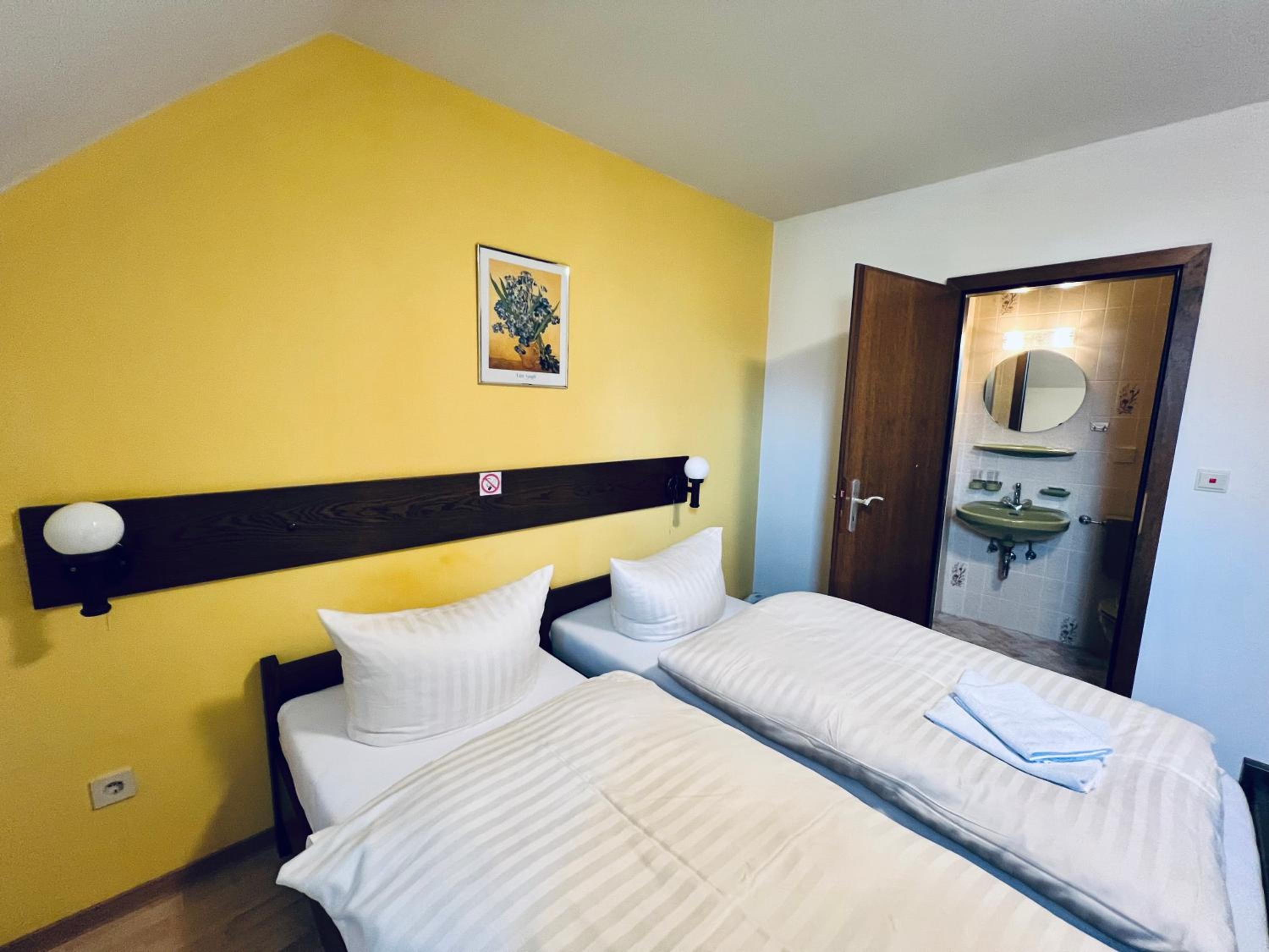 Double Room - Photo 12