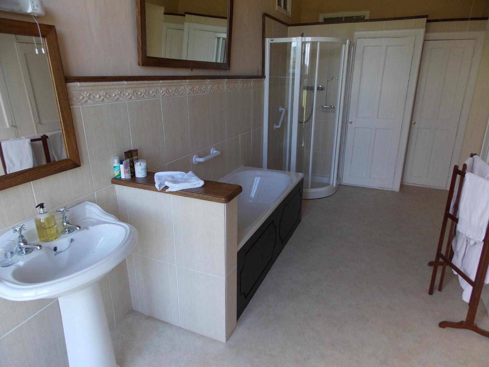 Gold Finch Suite photo 3