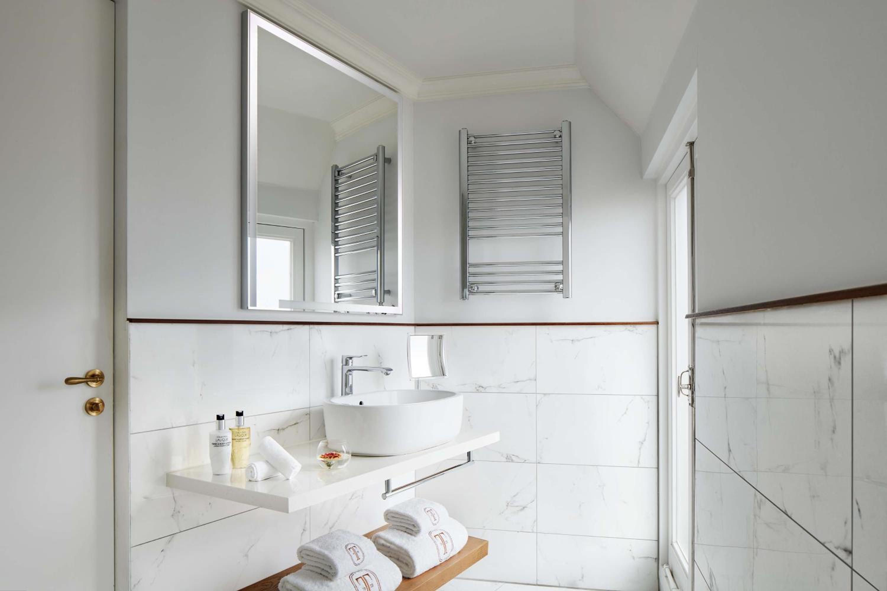 Junior Suite with Canal View thumbnail 5