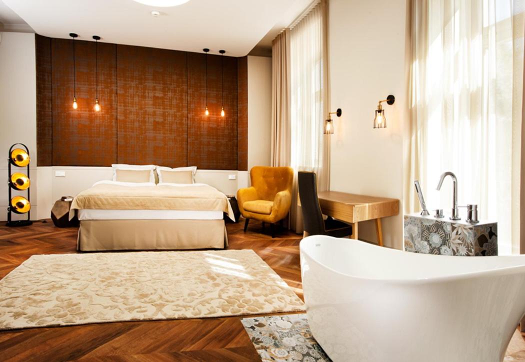 Deluxe Suite - Photo 1