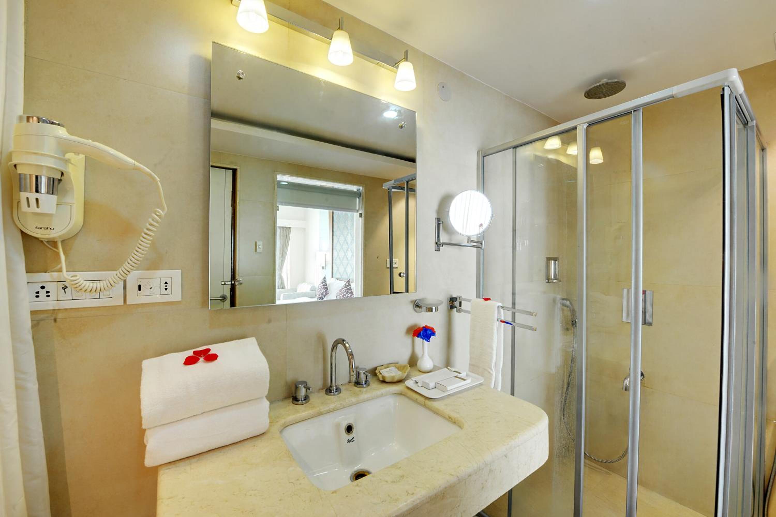 Suite - Photo 7