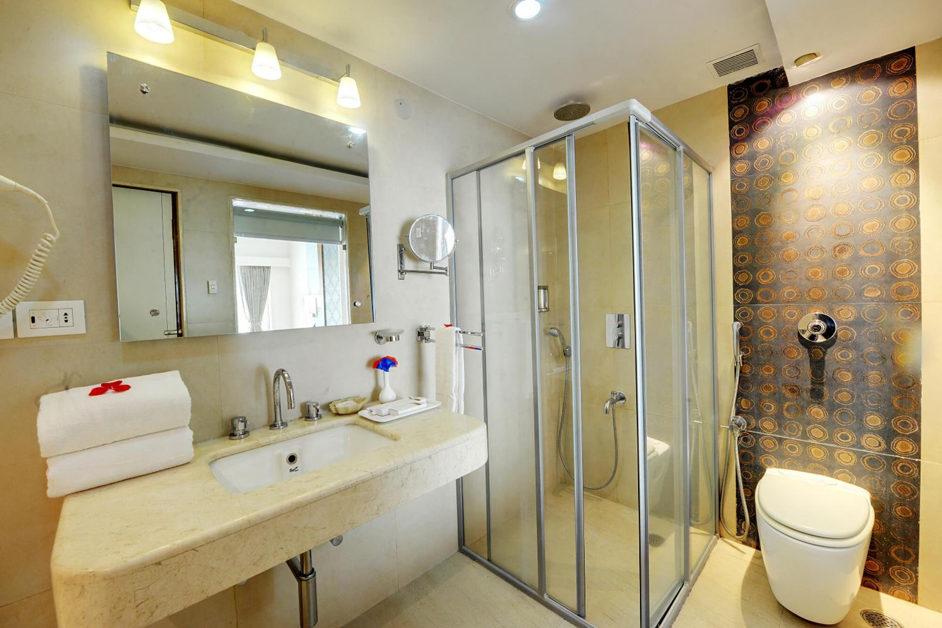 Suite - Photo 12