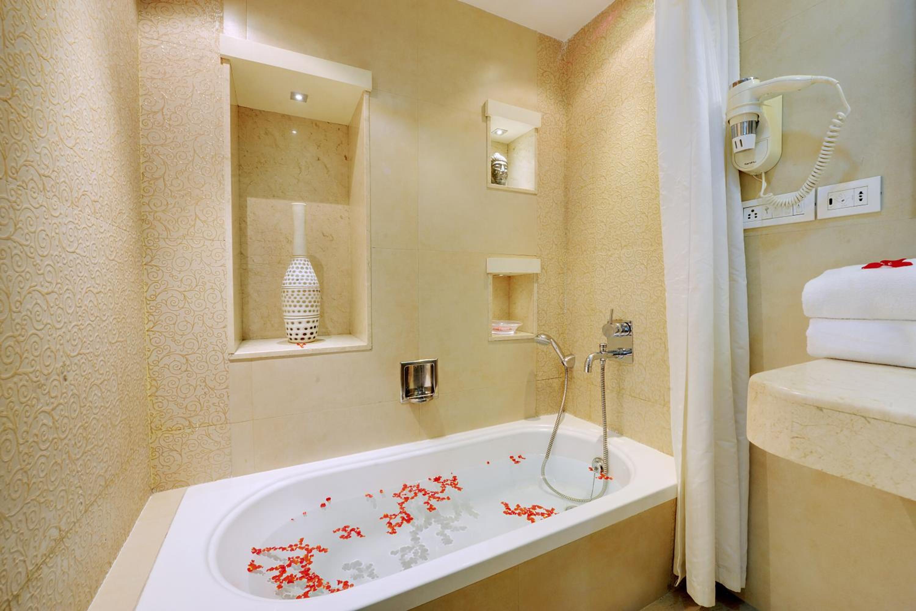 Suite - Photo 11