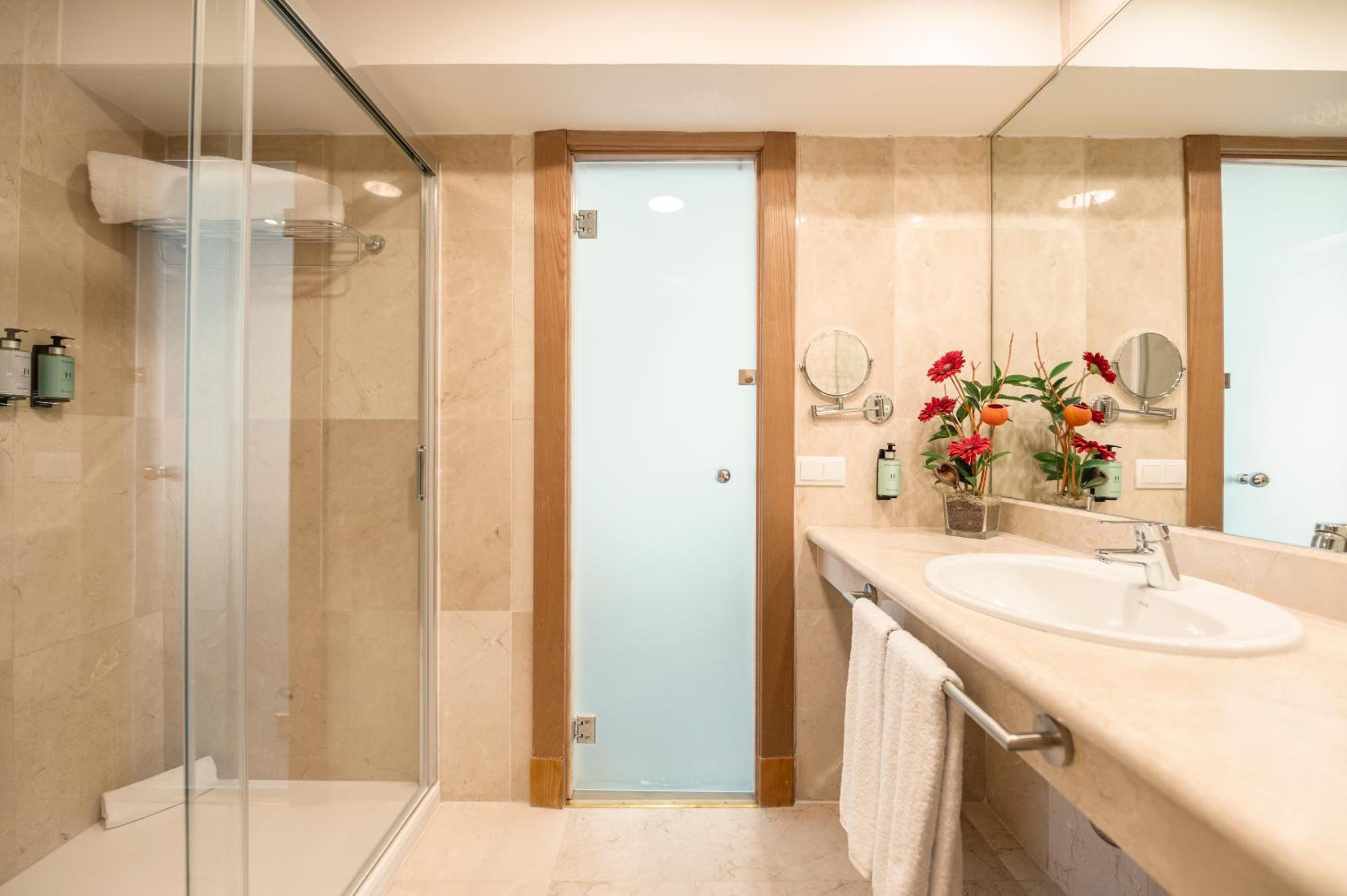 Two-Bedroom Suite - Photo 8