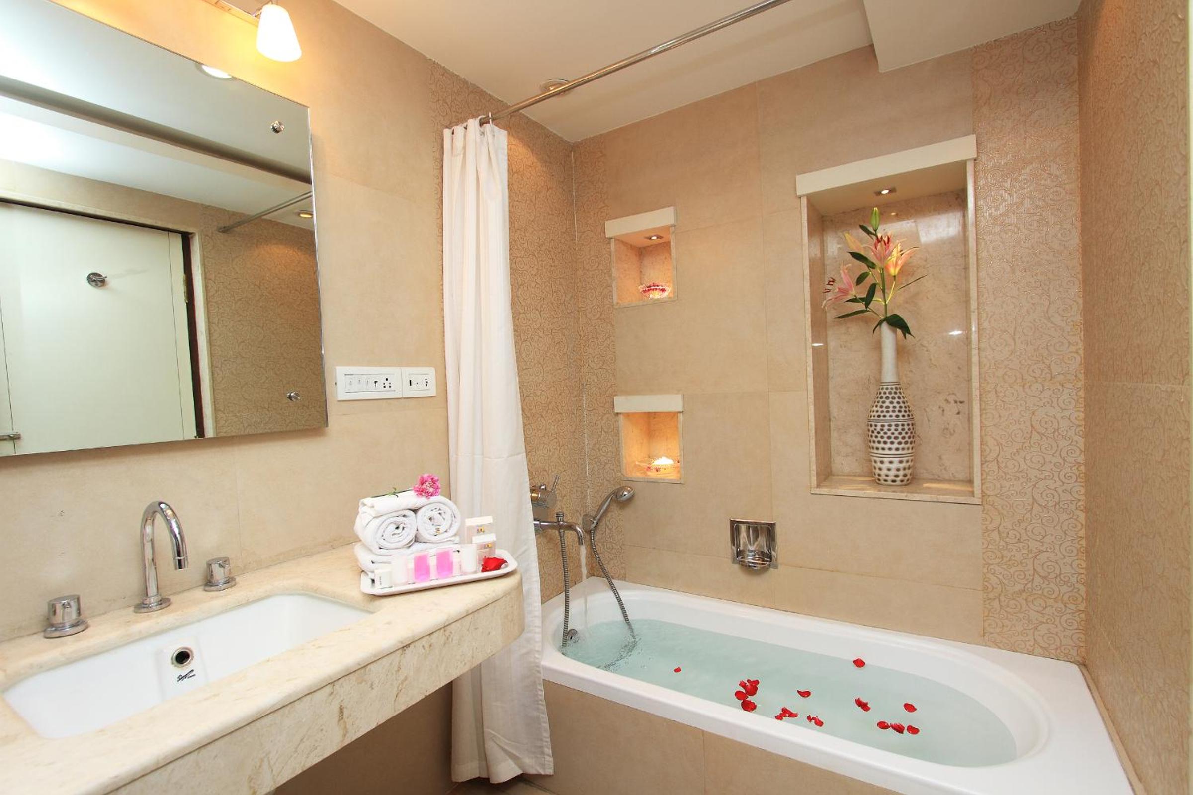 Suite - Photo 14