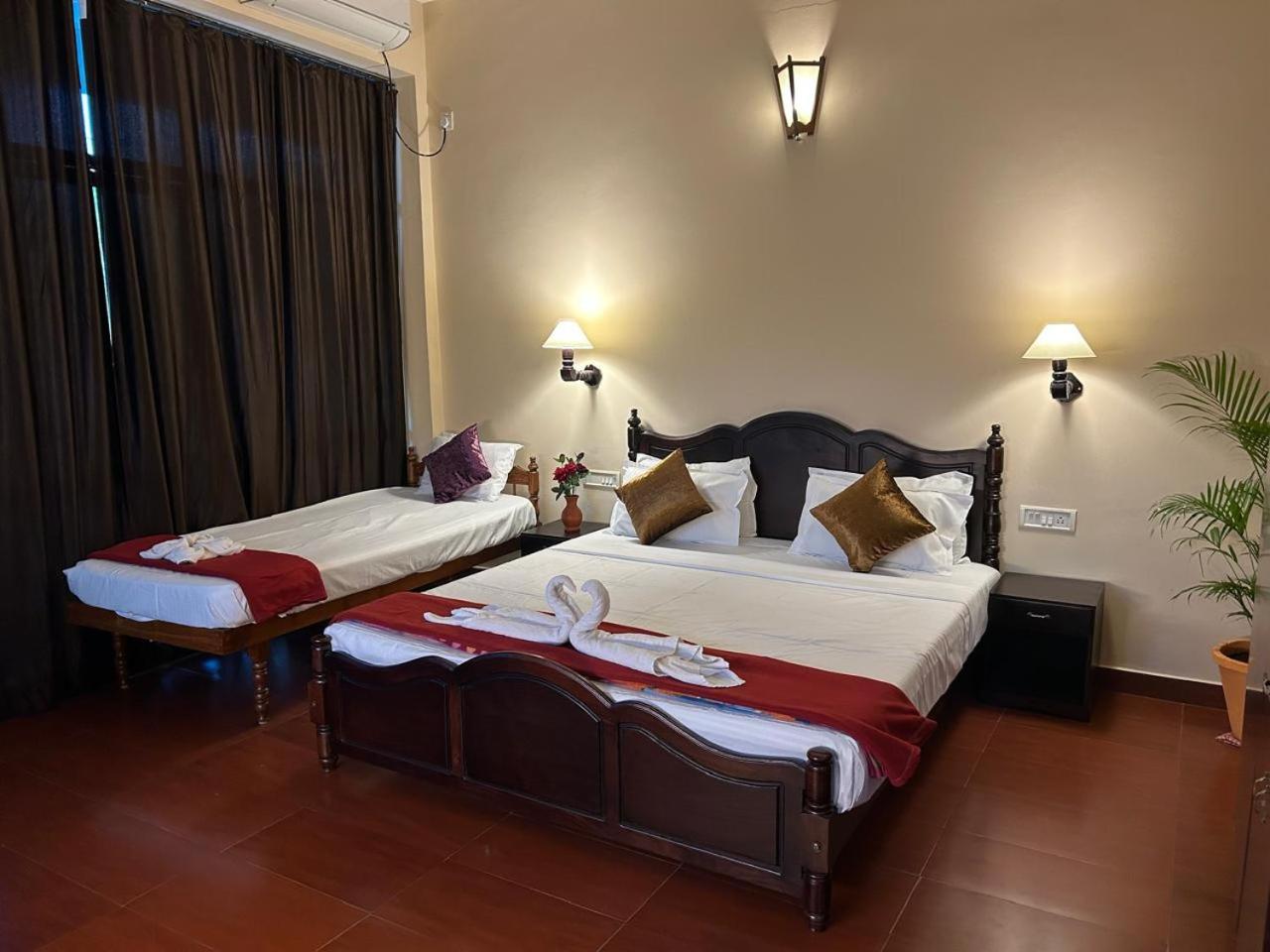 King Suite with Pool View